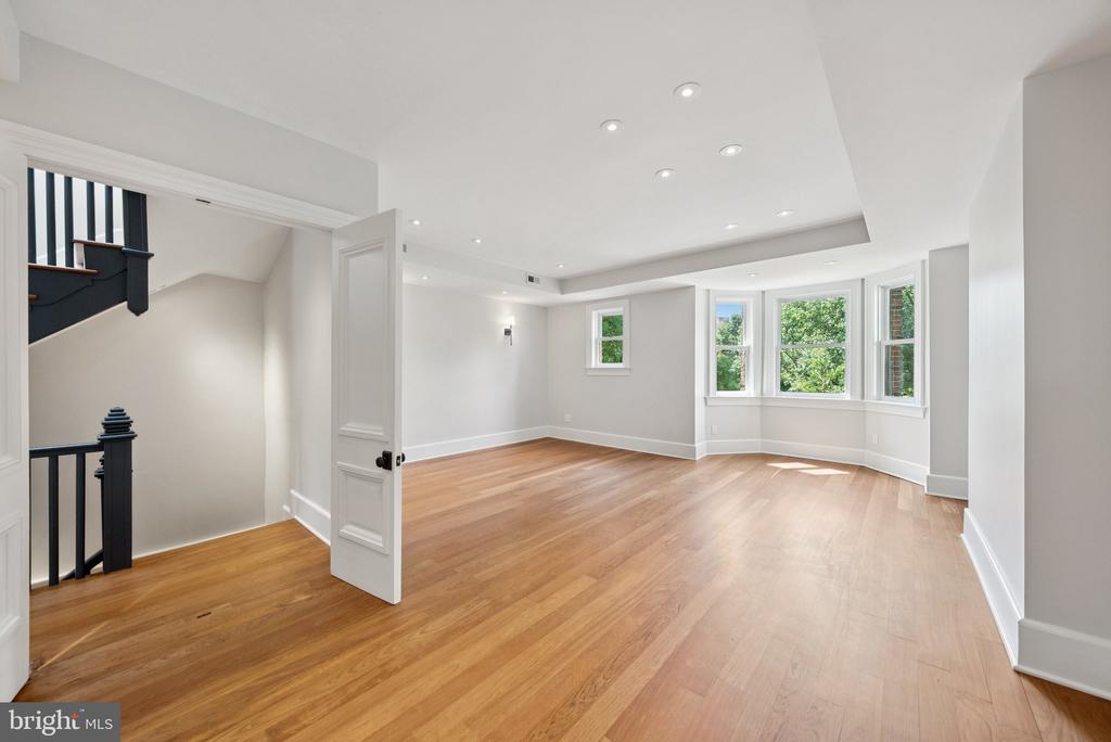 Washington, District of Columbia, 20009, United States, 4 Bedrooms Bedrooms, ,4 BathroomsBathrooms,Residential,For Sale,1902983