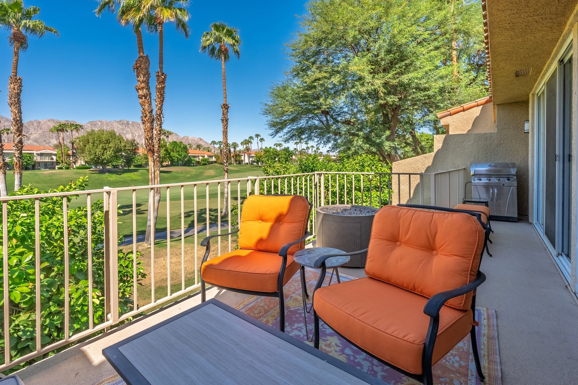  Your Front-Row Seat to Desert Living - 物件實景