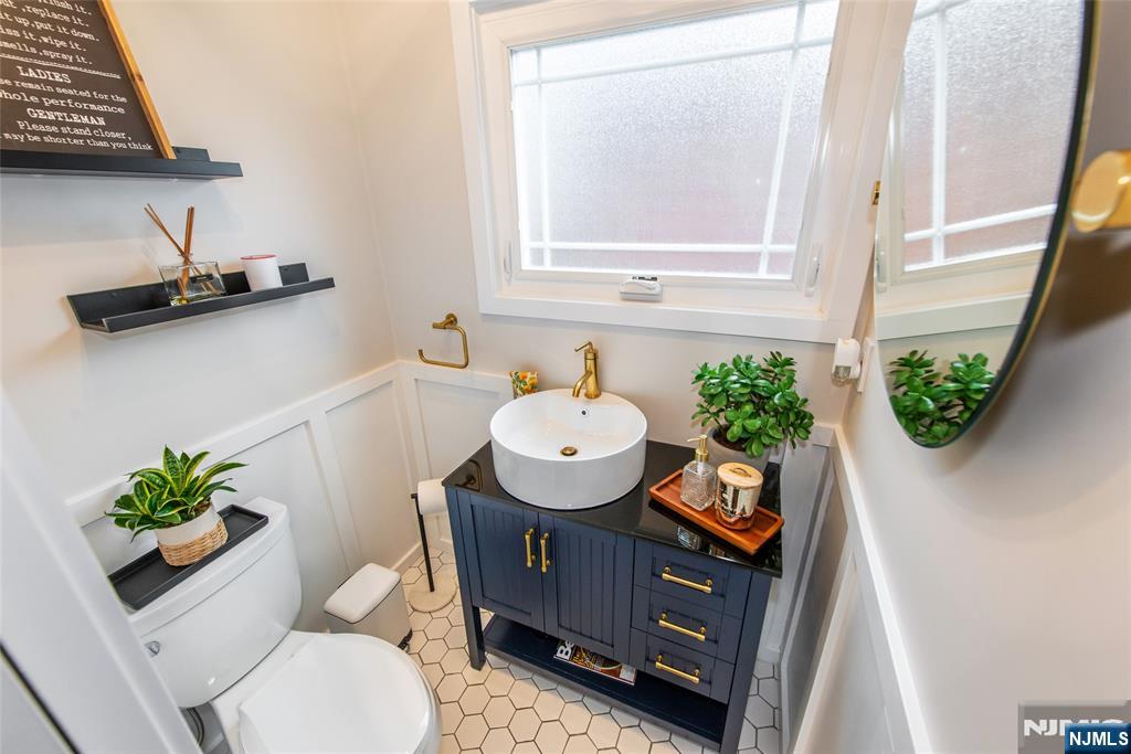 Elmwood Park, New Jersey, 07407, United States, 3 Bedrooms Bedrooms, ,3 BathroomsBathrooms,Residential,For Sale,1941820