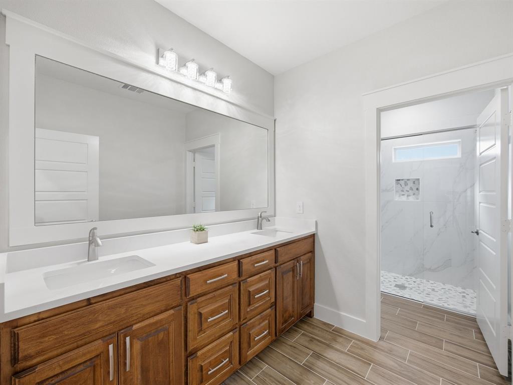 Weatherford, Texas, 76085, United States, 4 Bedrooms Bedrooms, ,3 BathroomsBathrooms,Residential,For Sale,2008170