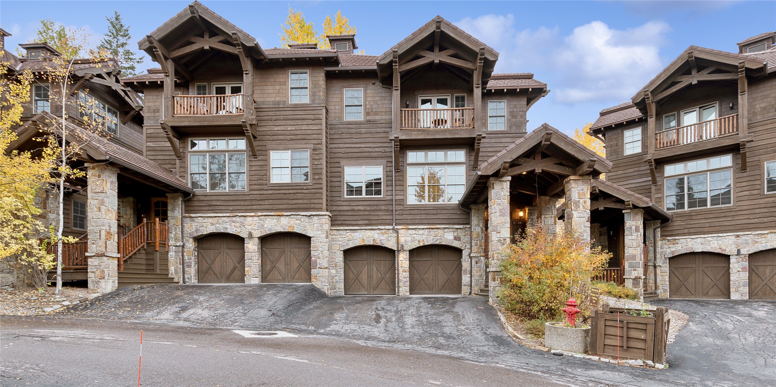 89 Slopeside Drive , 4