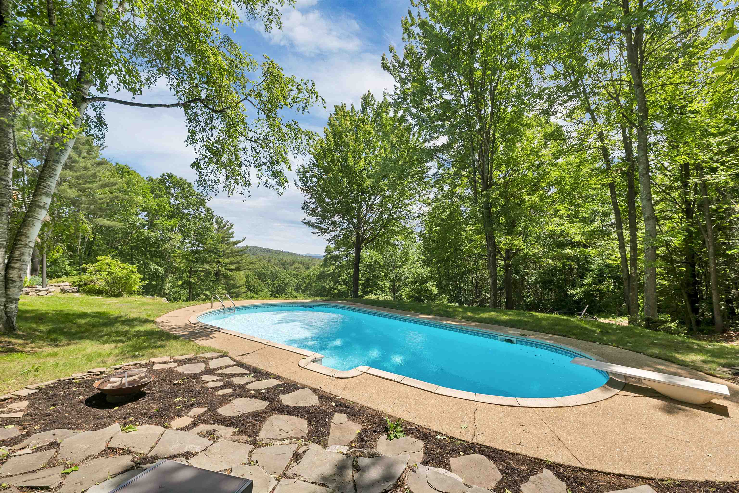Meredith, New Hampshire, 03253, United States, 3 Bedrooms Bedrooms, ,2 BathroomsBathrooms,Residential,For Sale,1901230