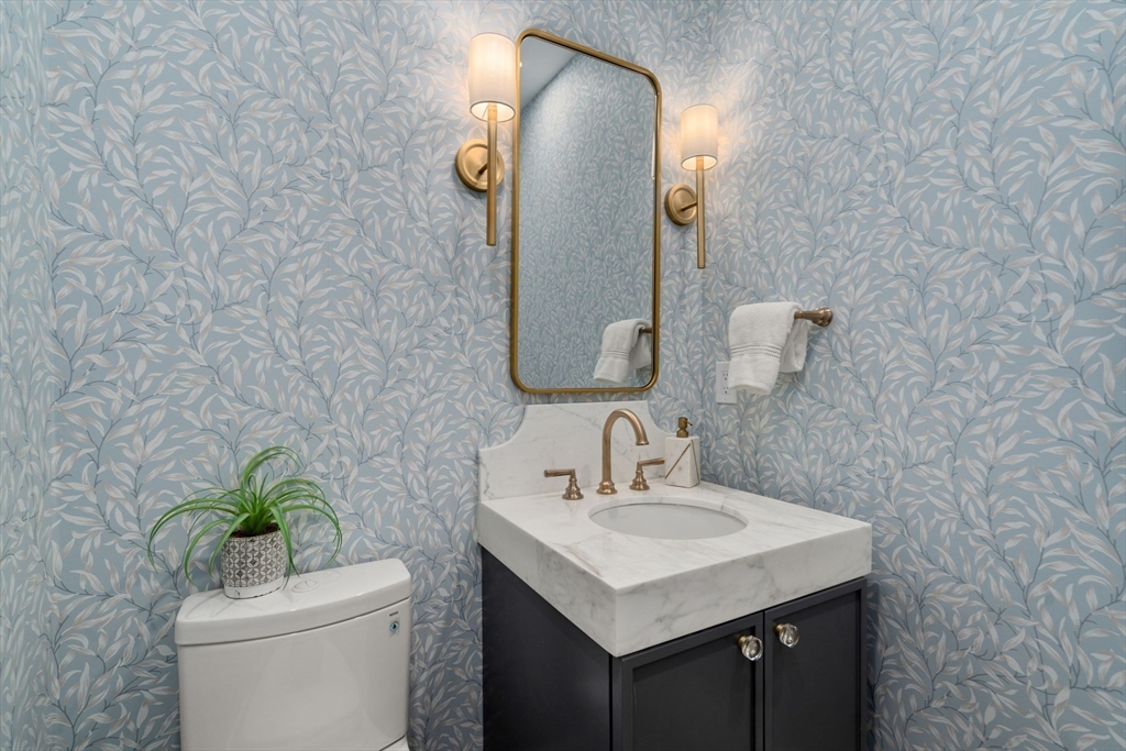 Newton, Massachusetts, 02465, United States, 6 Bedrooms Bedrooms, ,7 BathroomsBathrooms,Residential,For Sale,1995687