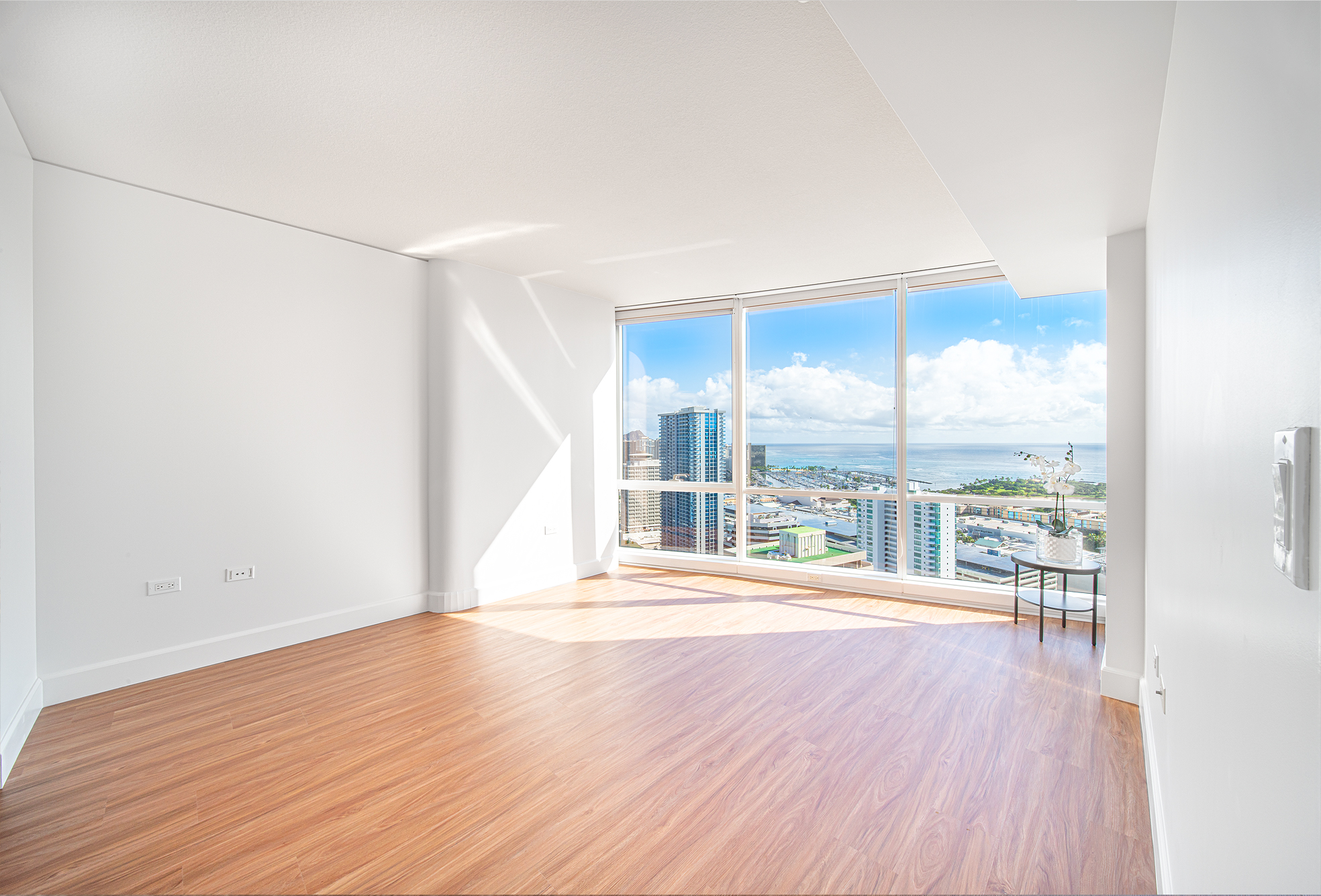 Honolulu, Hawaii, 96814, United States, 2 Bedrooms Bedrooms, ,2 BathroomsBathrooms,Residential,For Sale,1975277