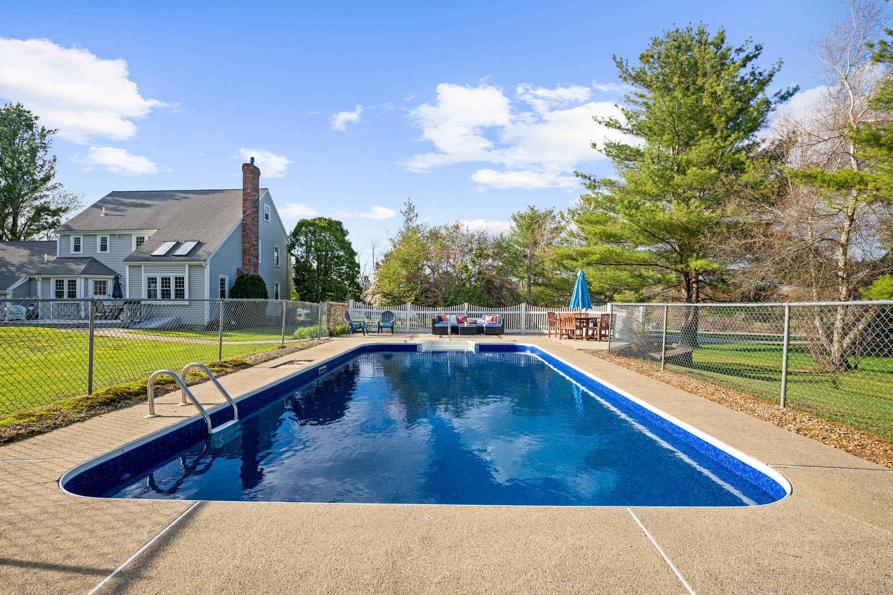  387 West Main Street, Millbury, MA 01527 - 物件實景