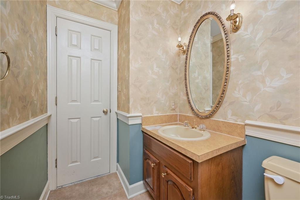 Winston-Salem, North Carolina, 27106, United States, 4 Bedrooms Bedrooms, ,3 BathroomsBathrooms,Residential,For Sale,1970256