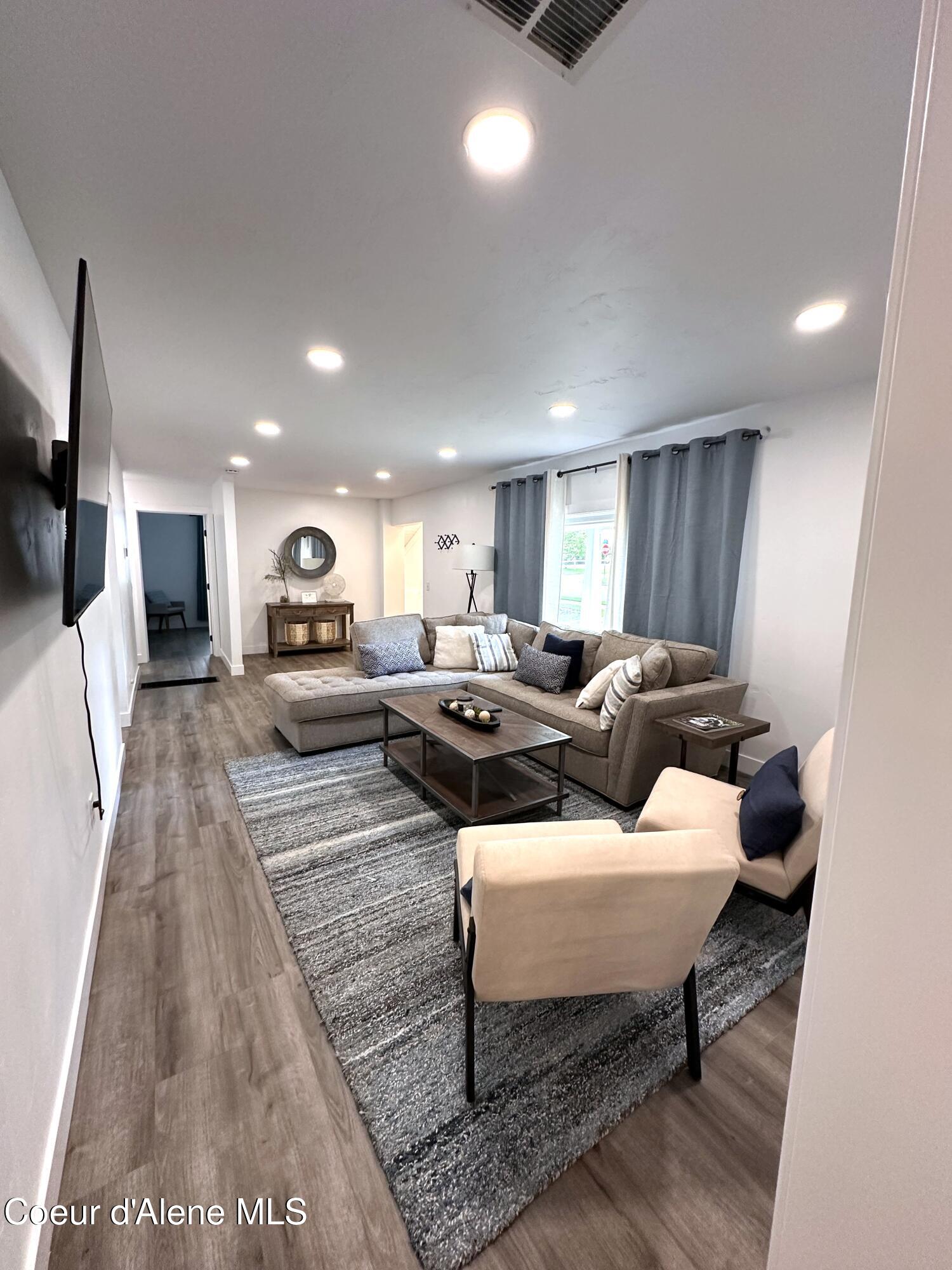 Coeur d'Alene, Idaho, 83814, United States, 4 Bedrooms Bedrooms, ,3 BathroomsBathrooms,Residential,For Sale,2000099