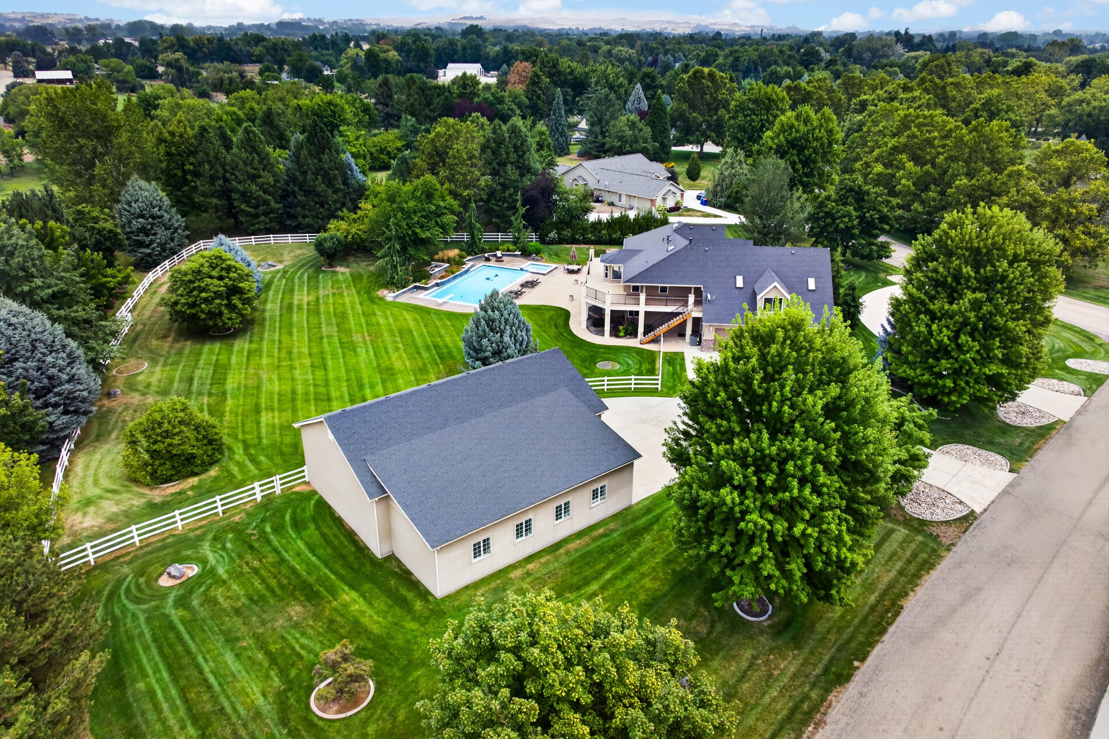  Exceptional Eagle Property - 物件實景