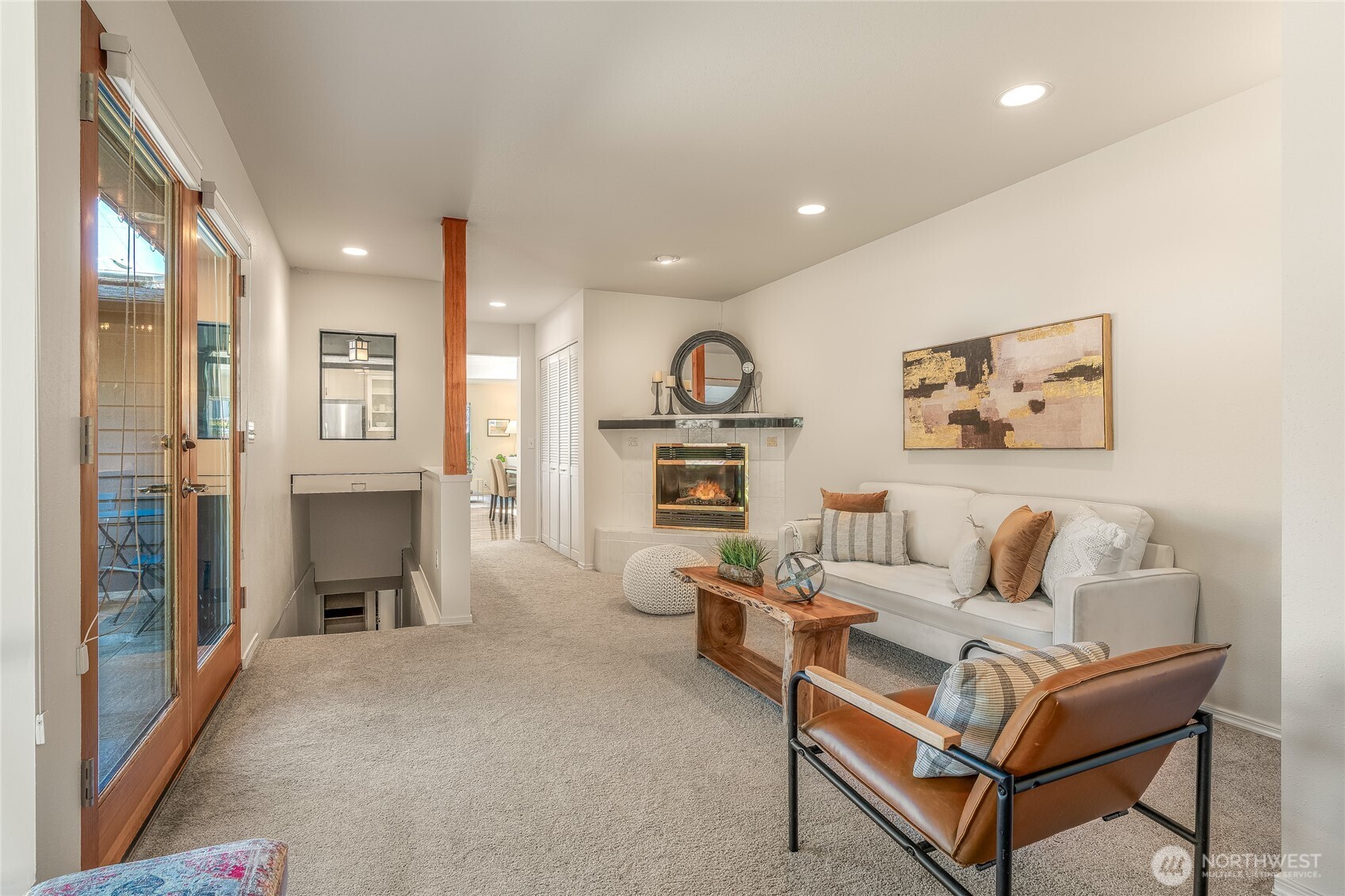 Kirkland, Washington, 98033, United States, 3 Bedrooms Bedrooms, ,2 BathroomsBathrooms,Residential,For Sale,1988237