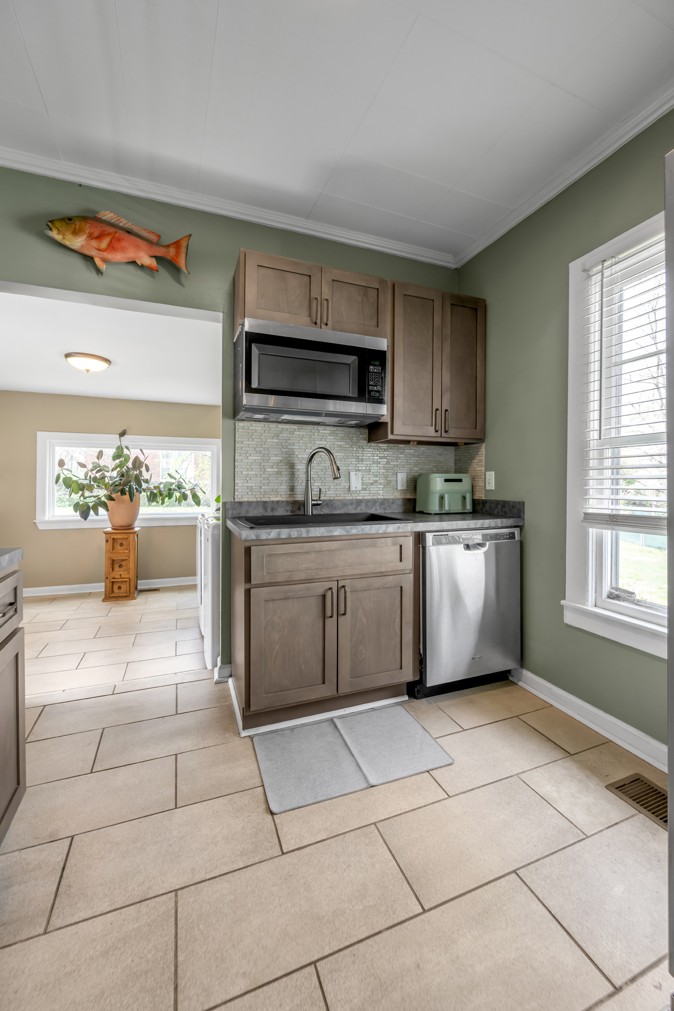  127 Delmont Drive - 物件實景