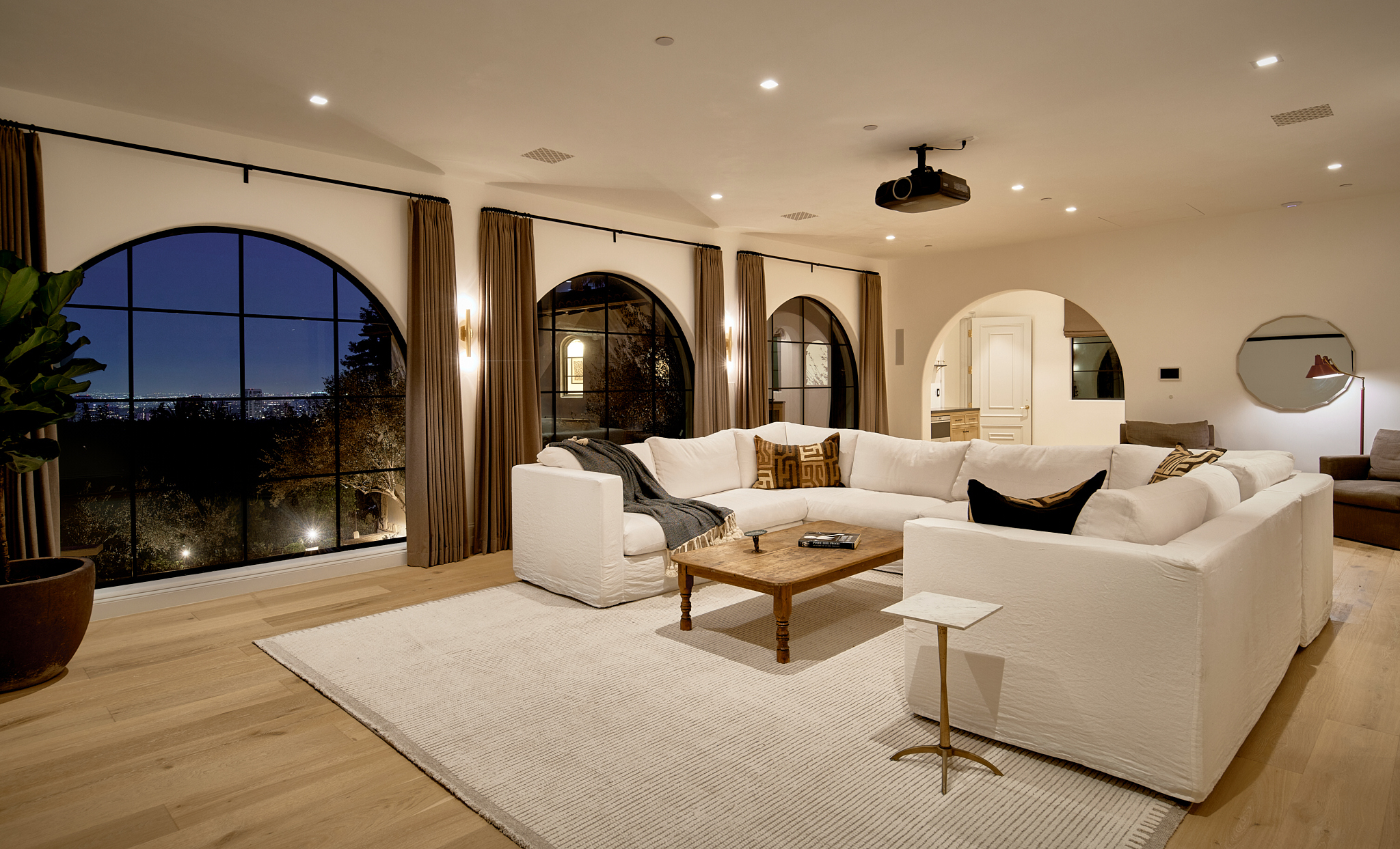  701 Nimes Rd - 物件實景