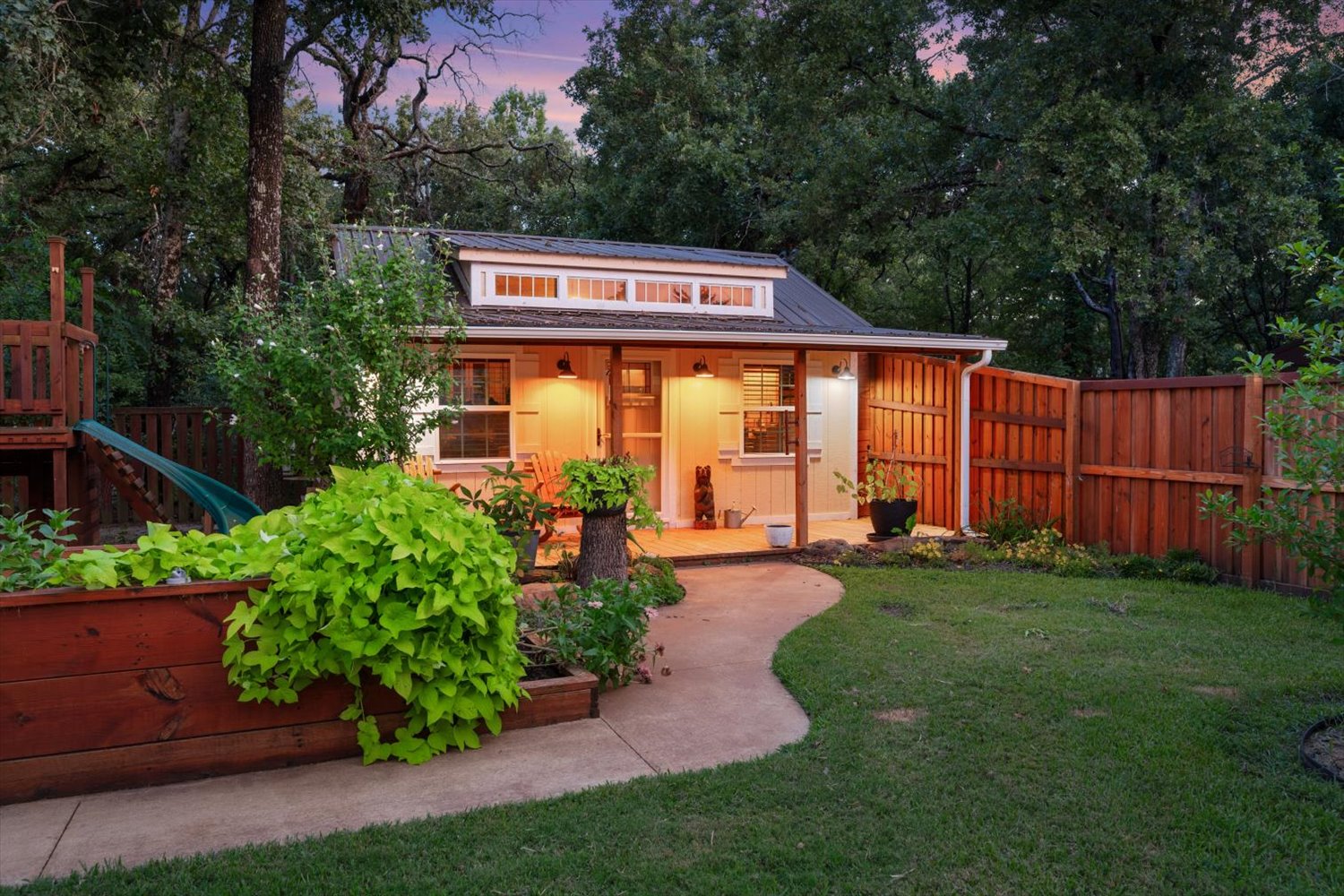 Quinlan, Texas, 75474, United States, 2 Bedrooms Bedrooms, ,2 BathroomsBathrooms,Residential,For Sale,1937387