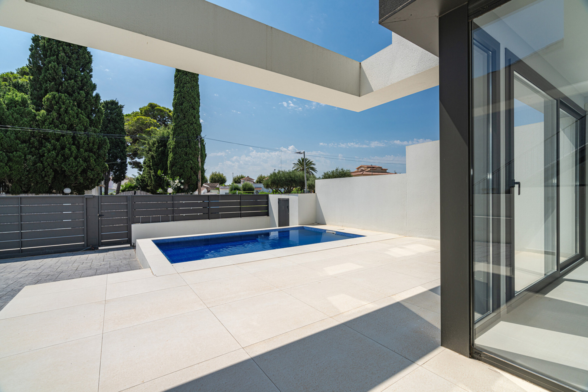  Newly built house in a privileged residential area near the beach. - 物件實景