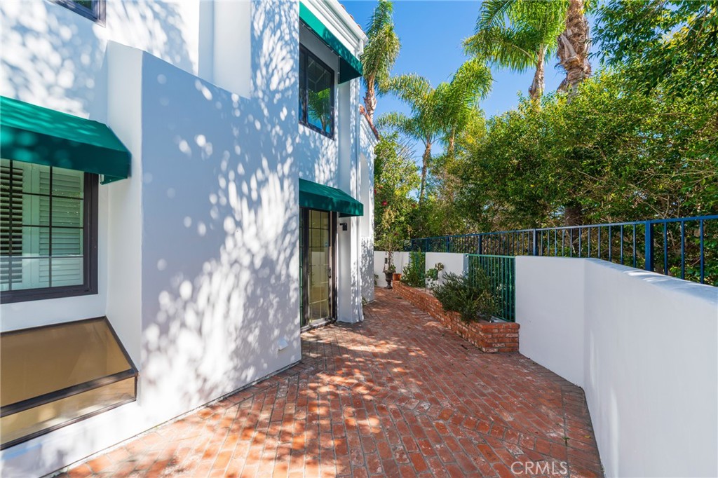 Huntington Beach, California, 92648, United States, 4 Bedrooms Bedrooms, ,3 BathroomsBathrooms,Residential,For Sale,1989716