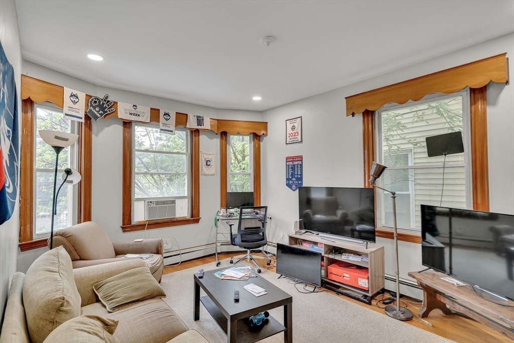 Cambridge, Massachusetts, 02139, United States, 22 Bedrooms Bedrooms, ,9 BathroomsBathrooms,Residential,For Sale,1903632