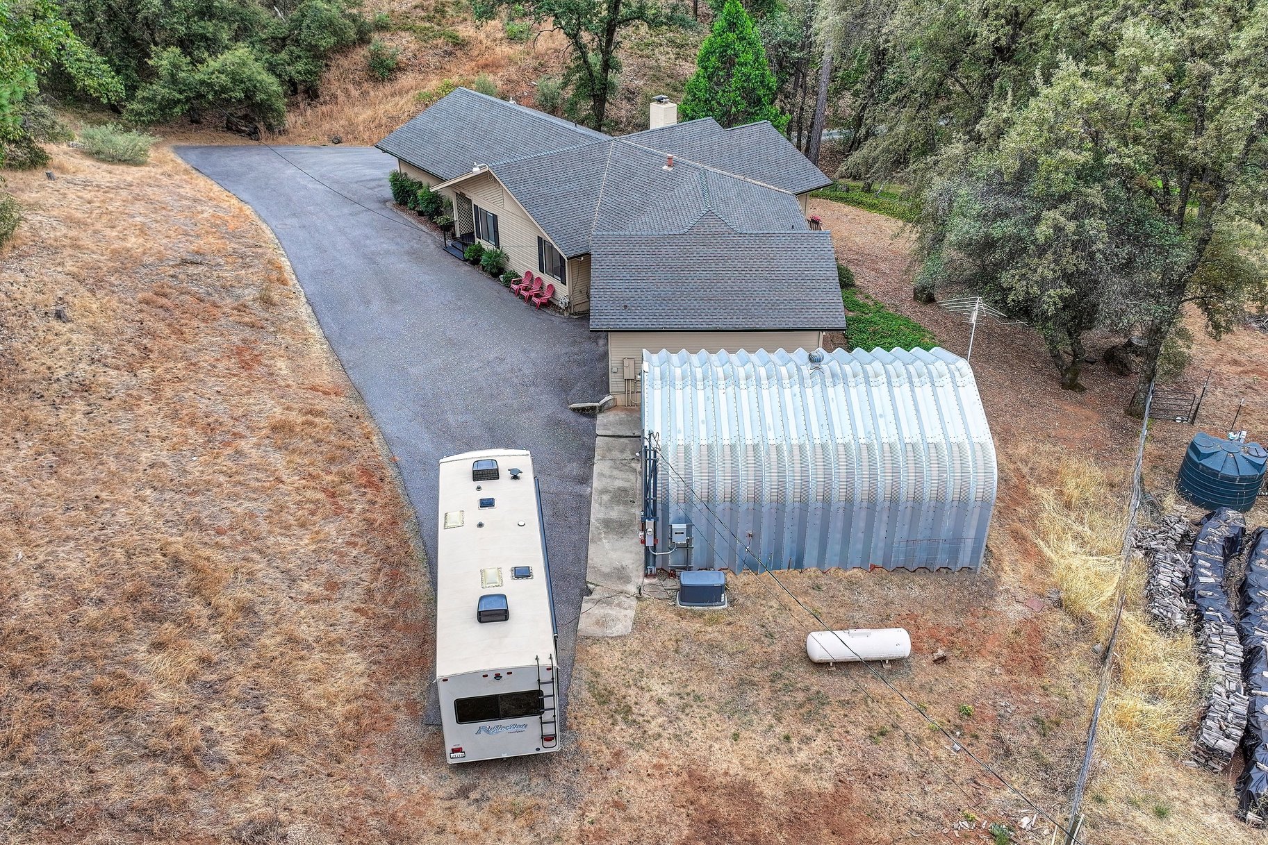  Spacious Grass Valley Country Property, 5 acres, shop and pond - 物件實景