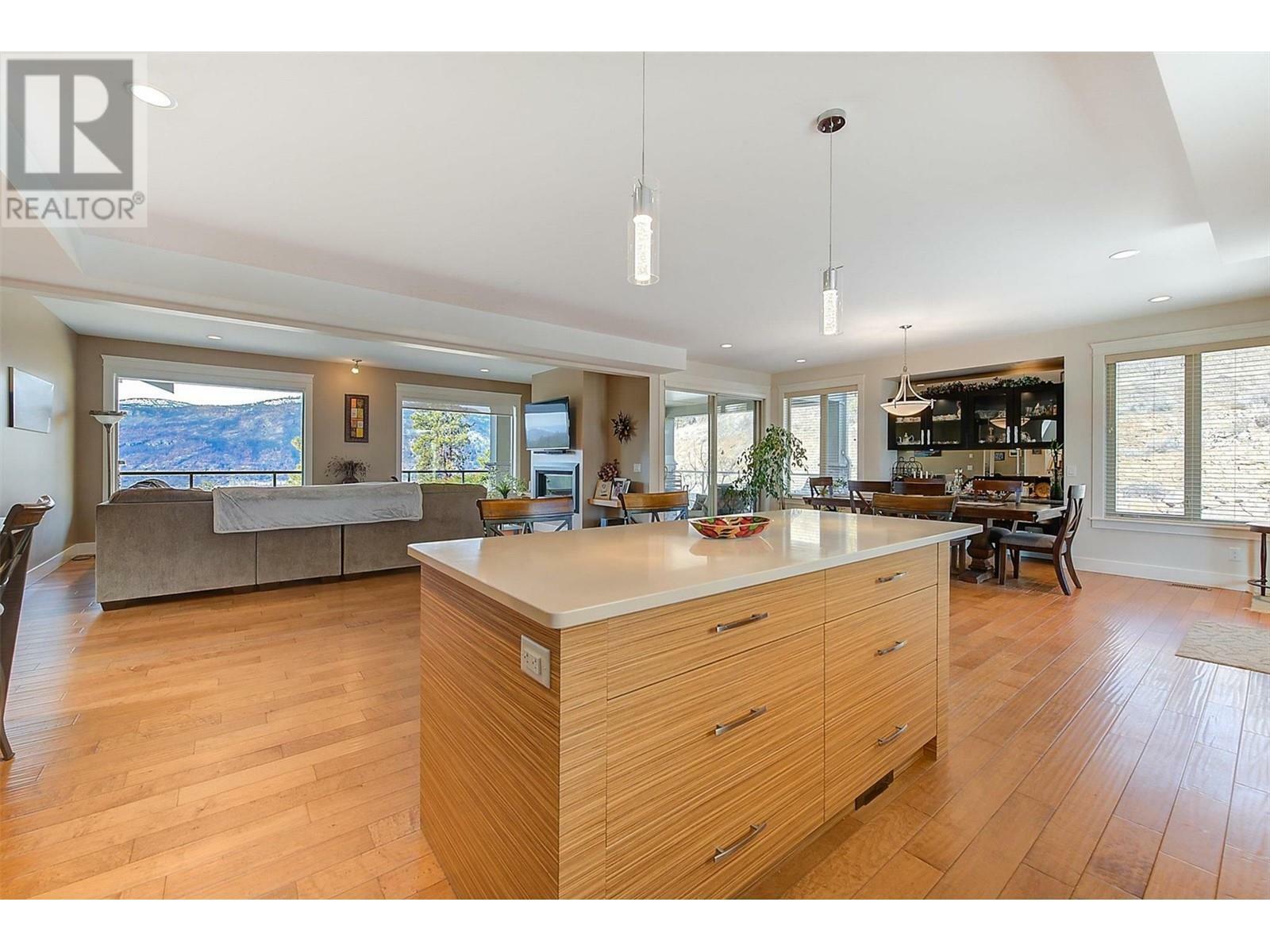 KELOWNA, British Columbia, V1V 2R1, CA, 4 Bedrooms Bedrooms, ,3 BathroomsBathrooms,Residential,For Sale,1839022