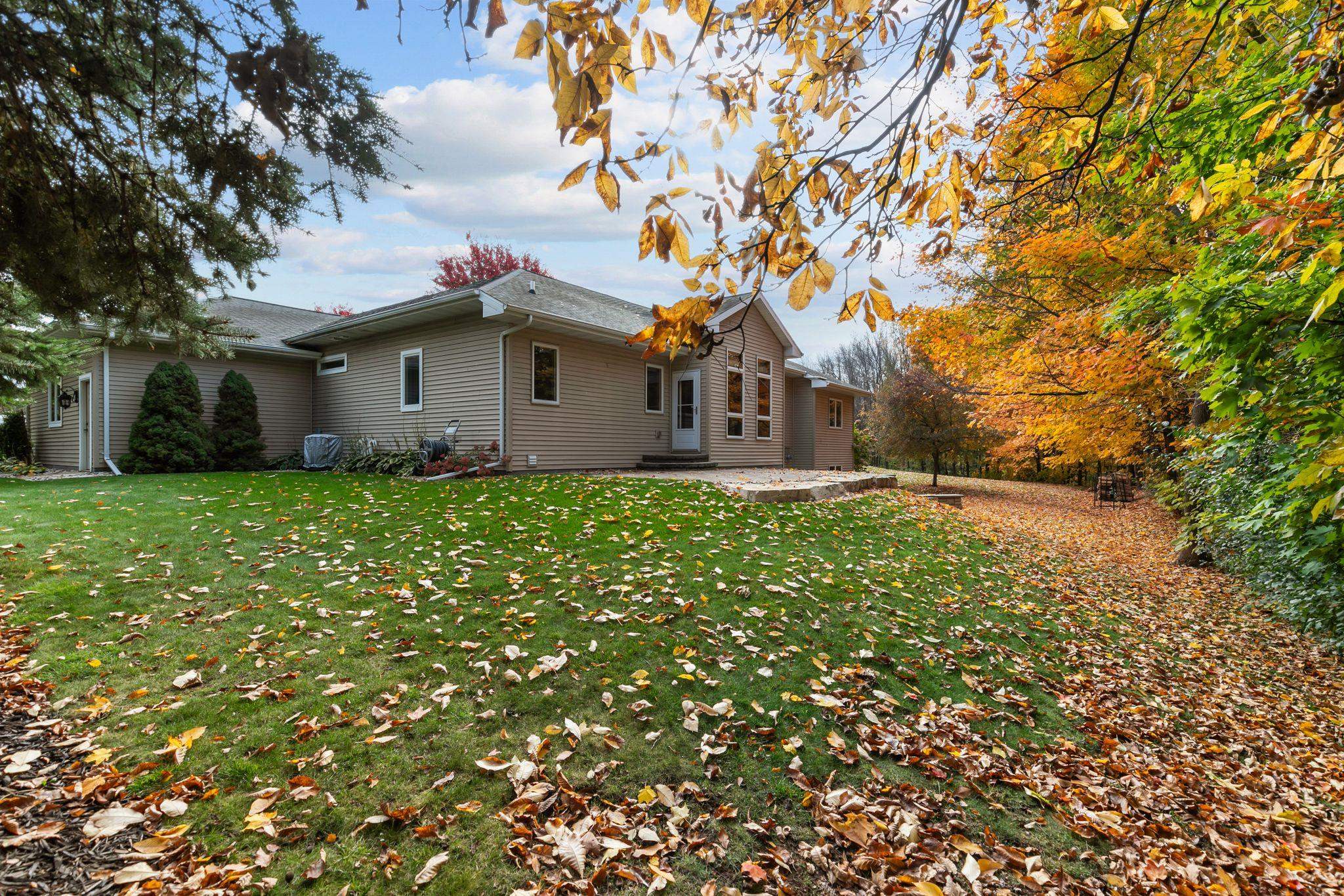 Combined Locks, Wisconsin, 54113, United States, 3 Bedrooms Bedrooms, ,4 BathroomsBathrooms,Residential,For Sale,1976414