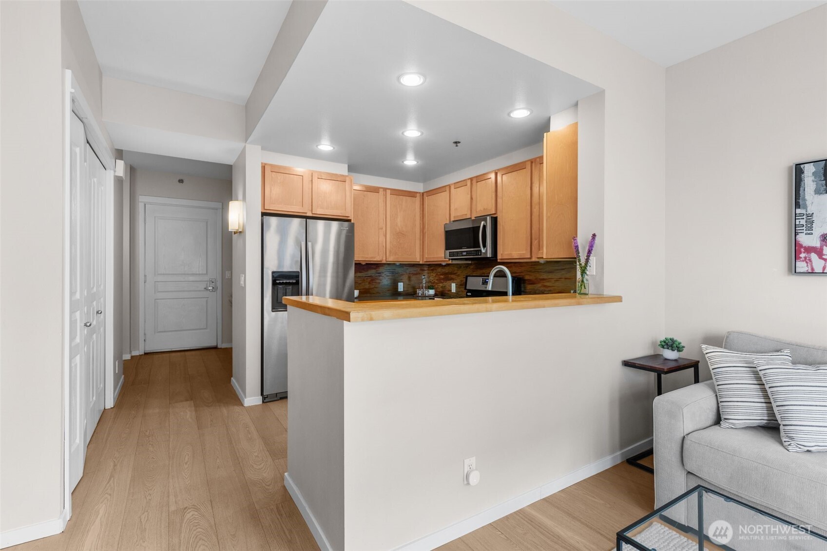 Seattle, Washington, 98121, United States, 1 Bedroom Bedrooms, ,1 BathroomBathrooms,Residential,For Sale,1896299