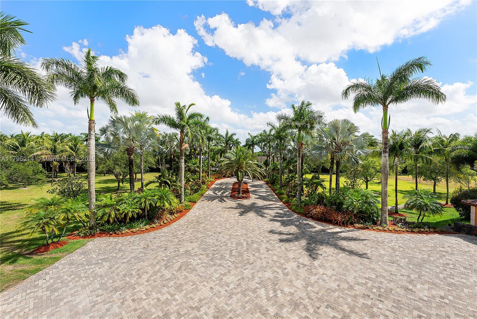 Homestead, Florida, 33031, United States, 6 Bedrooms Bedrooms, ,7 BathroomsBathrooms,Residential,For Sale,1804180