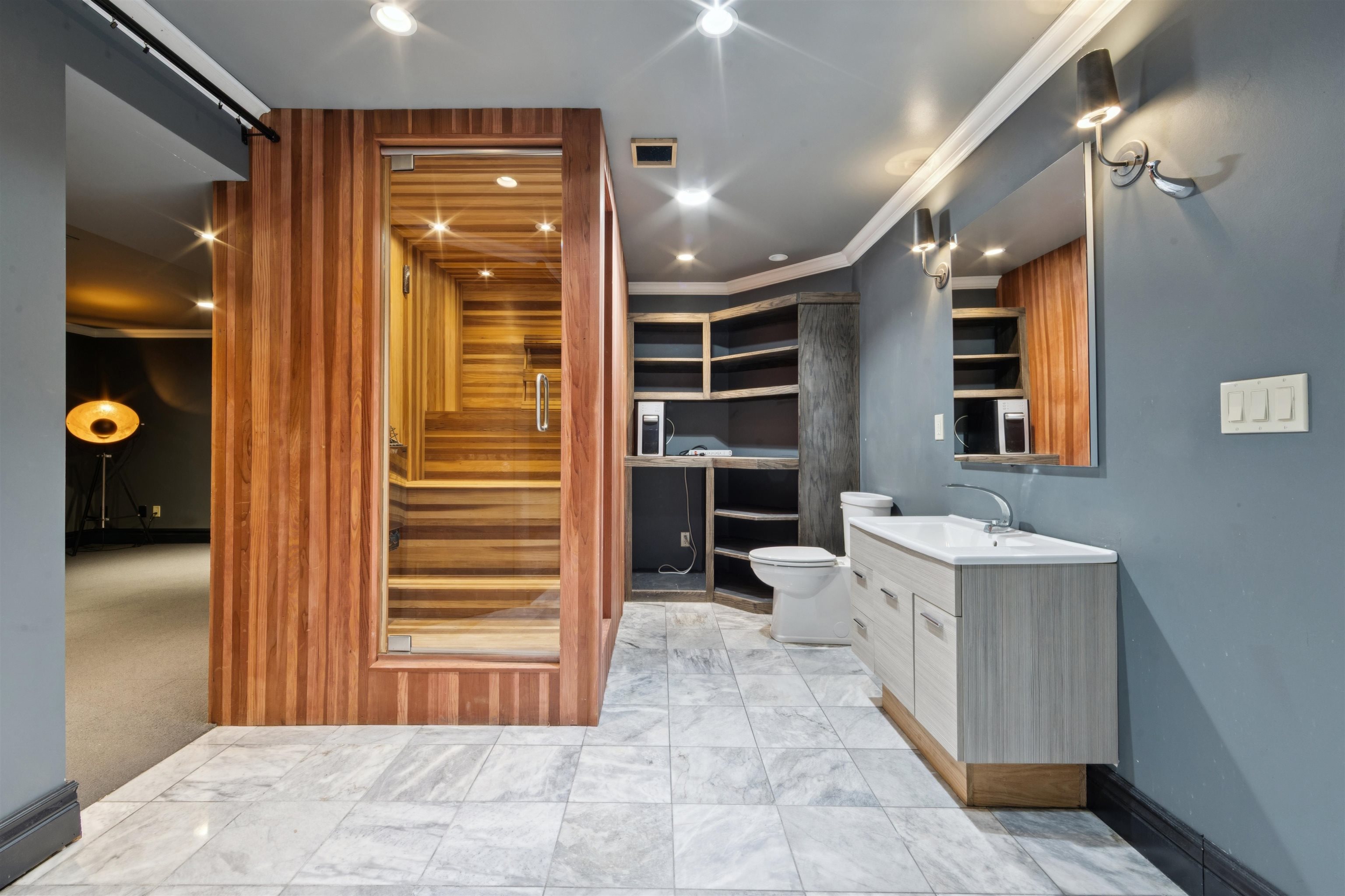 Wichita, Kansas, 67206, United States, 2 Bedrooms Bedrooms, ,4 BathroomsBathrooms,Residential,For Sale,1911450