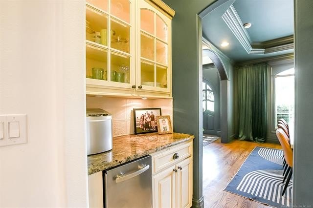 Tahlequah, Oklahoma, 74464, United States, 5 Bedrooms Bedrooms, ,5 BathroomsBathrooms,Residential,For Sale,1810638