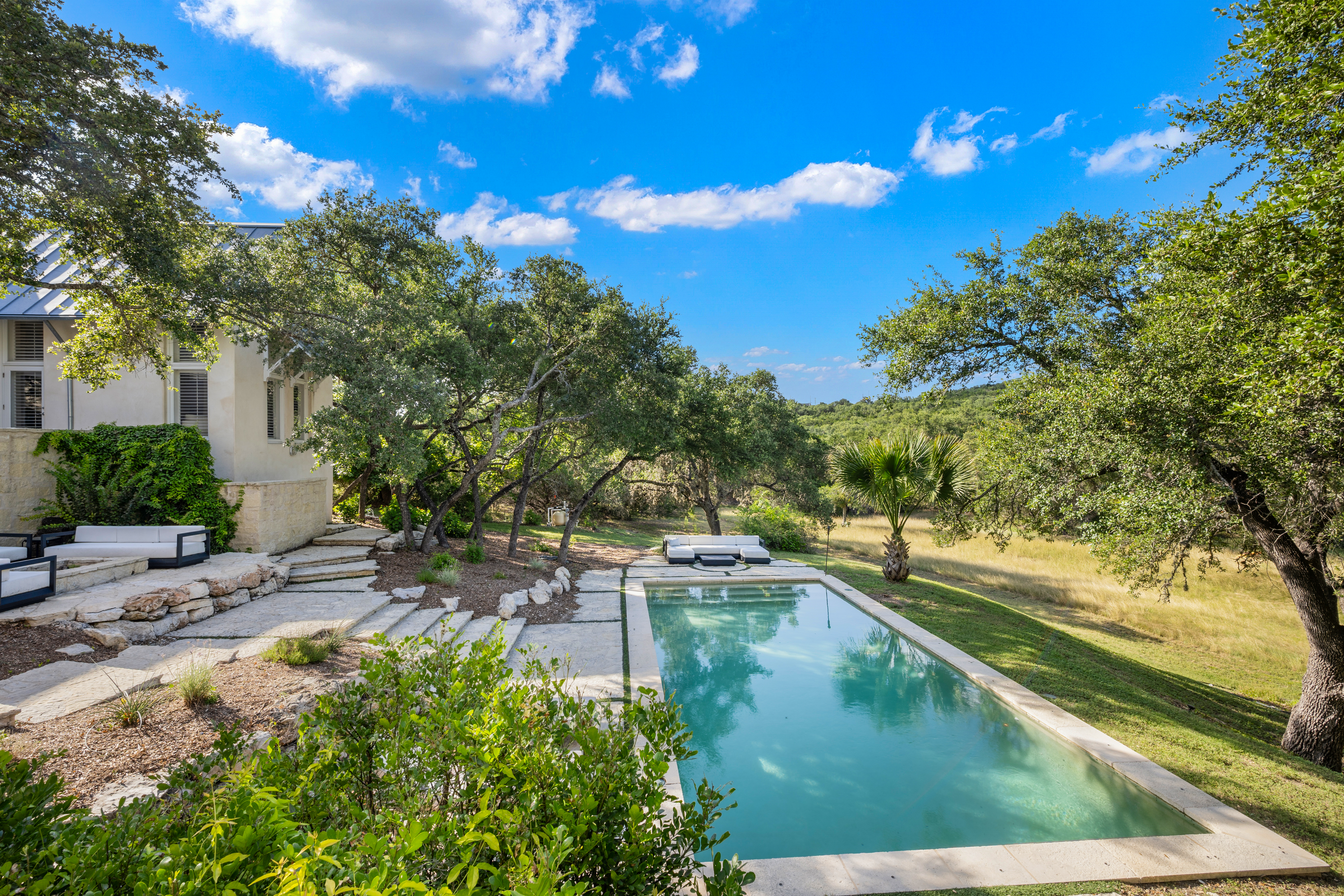  Hill Country Estate with Privacy and Presence - 物件實景