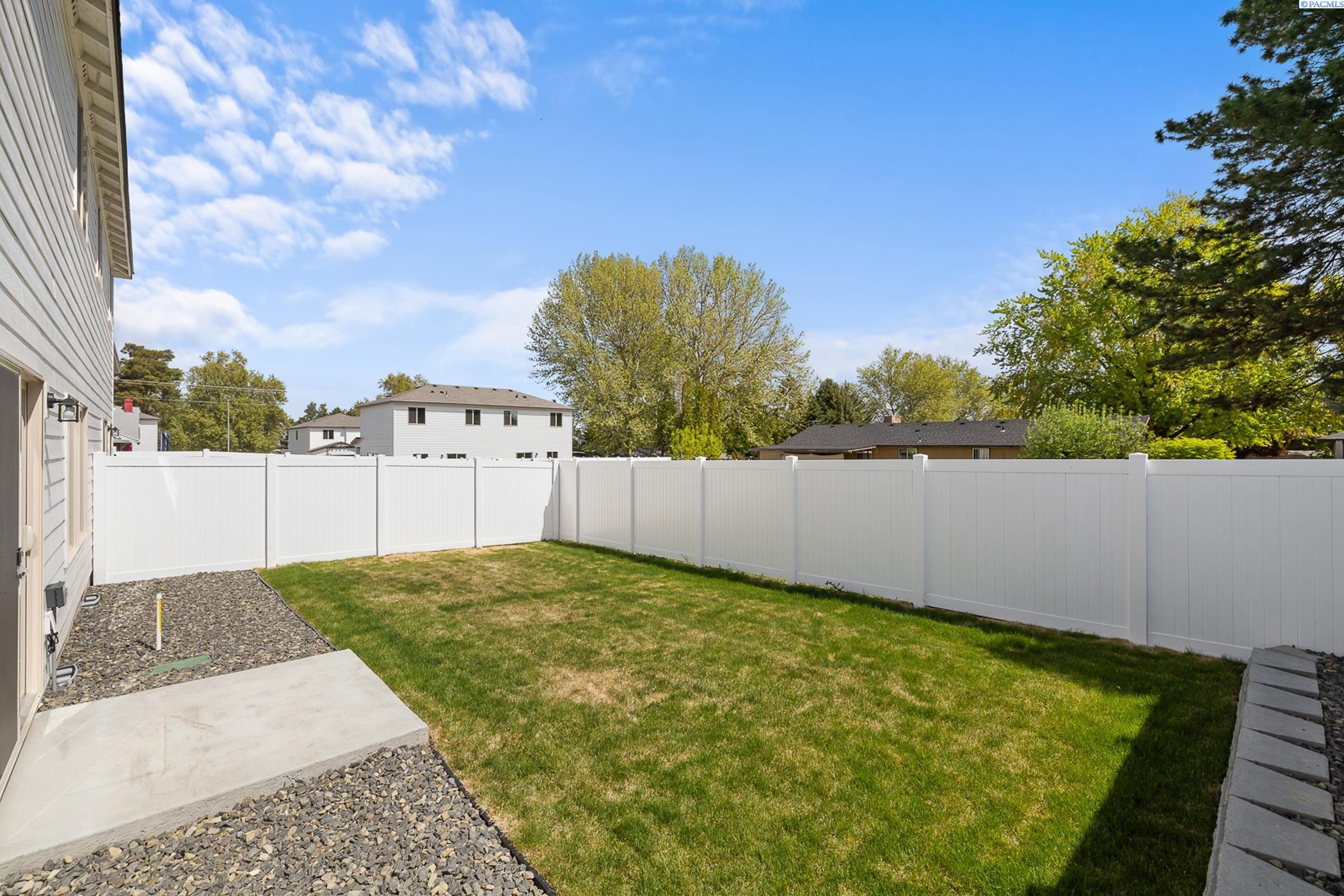 Kennewick, Washington, 99337, United States, 7 Bedrooms Bedrooms, ,Residential,For Sale,1793347