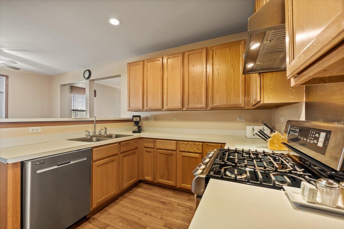 West Chicago, Illinois, 60185, United States, 4 Bedrooms Bedrooms, ,4 BathroomsBathrooms,Residential,For Sale,1981080