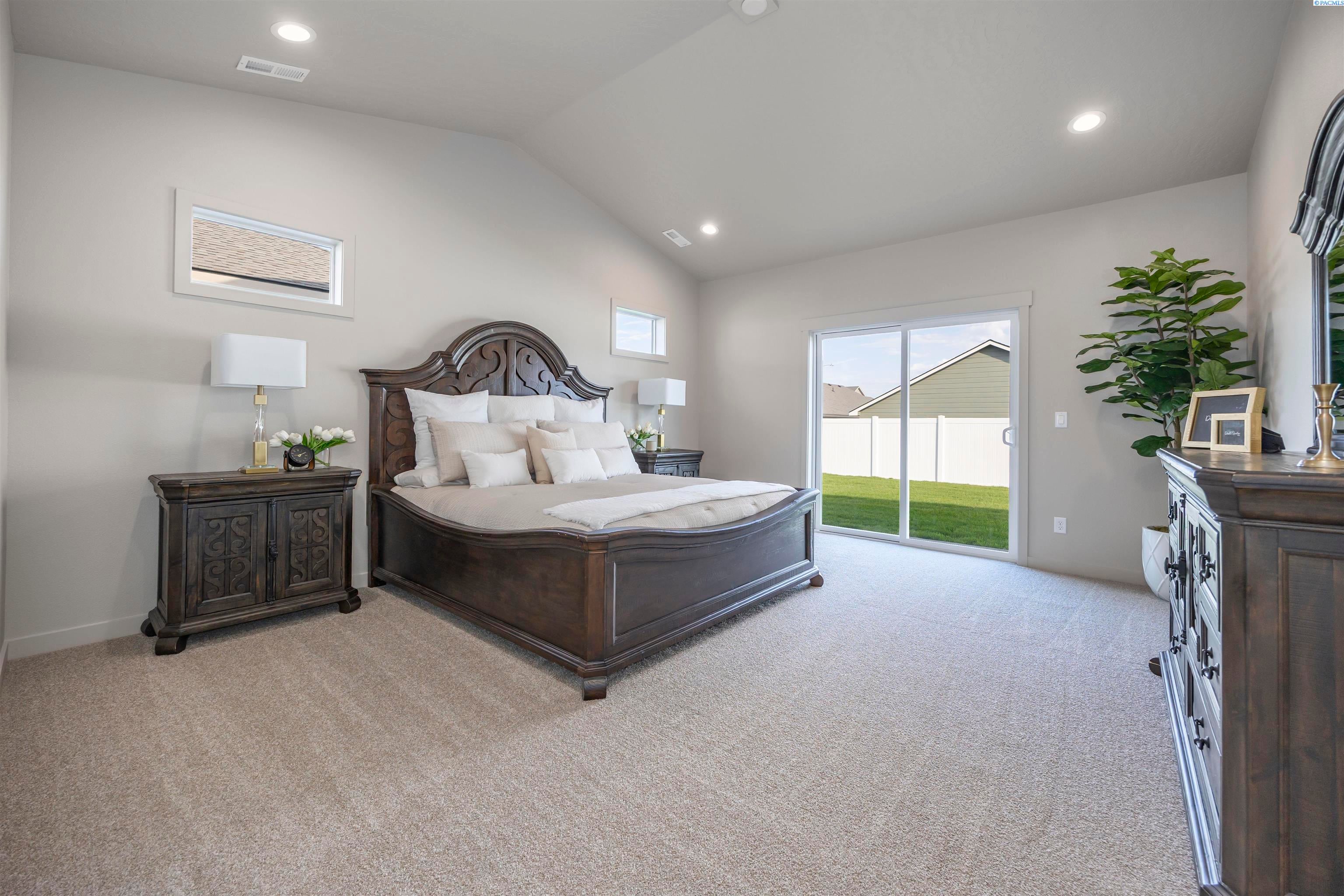 Richland, Washington, 99352, United States, 4 Bedrooms Bedrooms, ,3 BathroomsBathrooms,Residential,For Sale,1980389