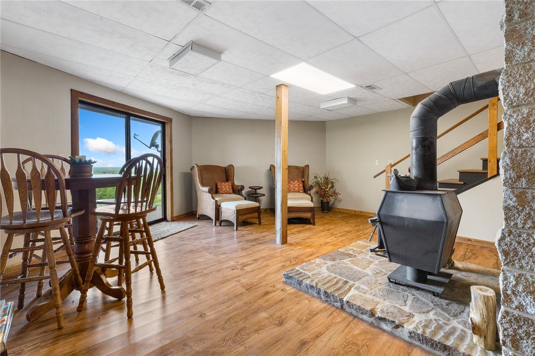 Compton, Arkansas, 72624, United States, 5 Bedrooms Bedrooms, ,3 BathroomsBathrooms,Residential,For Sale,1805954