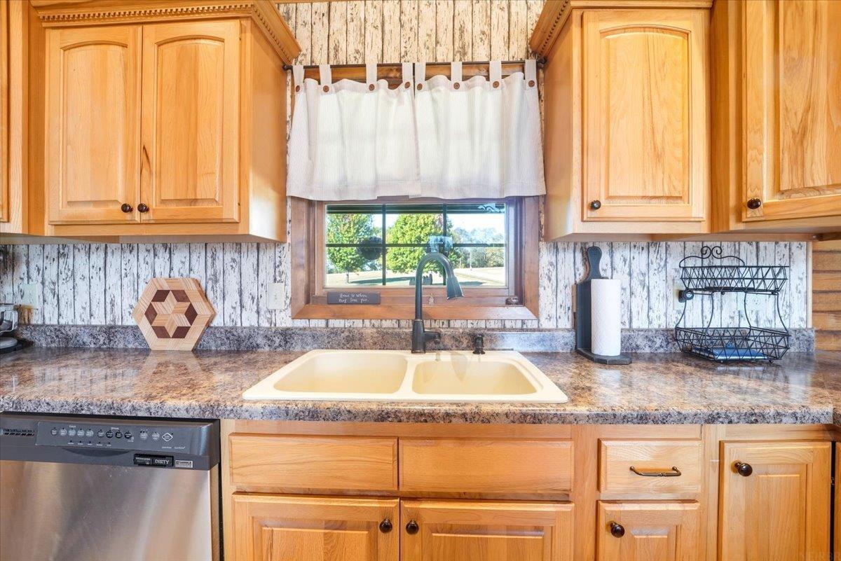 Independence, Iowa, 50644, United States, 3 Bedrooms Bedrooms, ,2 BathroomsBathrooms,Residential,For Sale,1982110