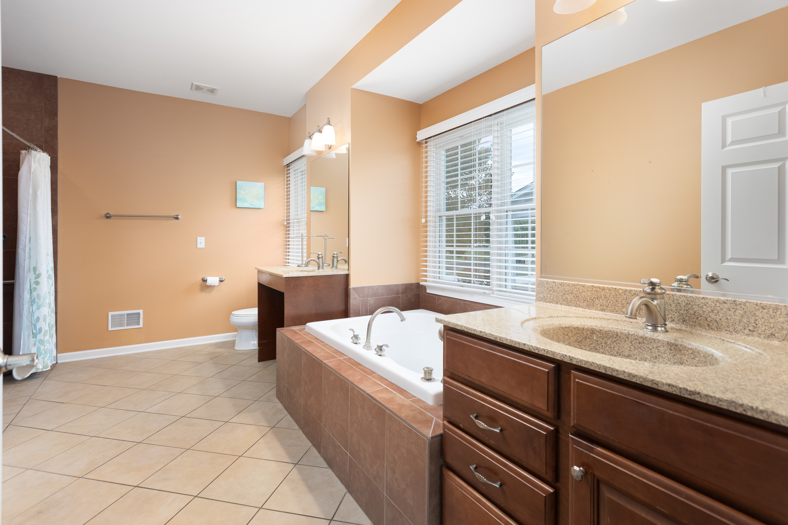 North Aurora, Illinois, 60542, United States, 3 Bedrooms Bedrooms, ,3 BathroomsBathrooms,Residential,For Sale,1969477