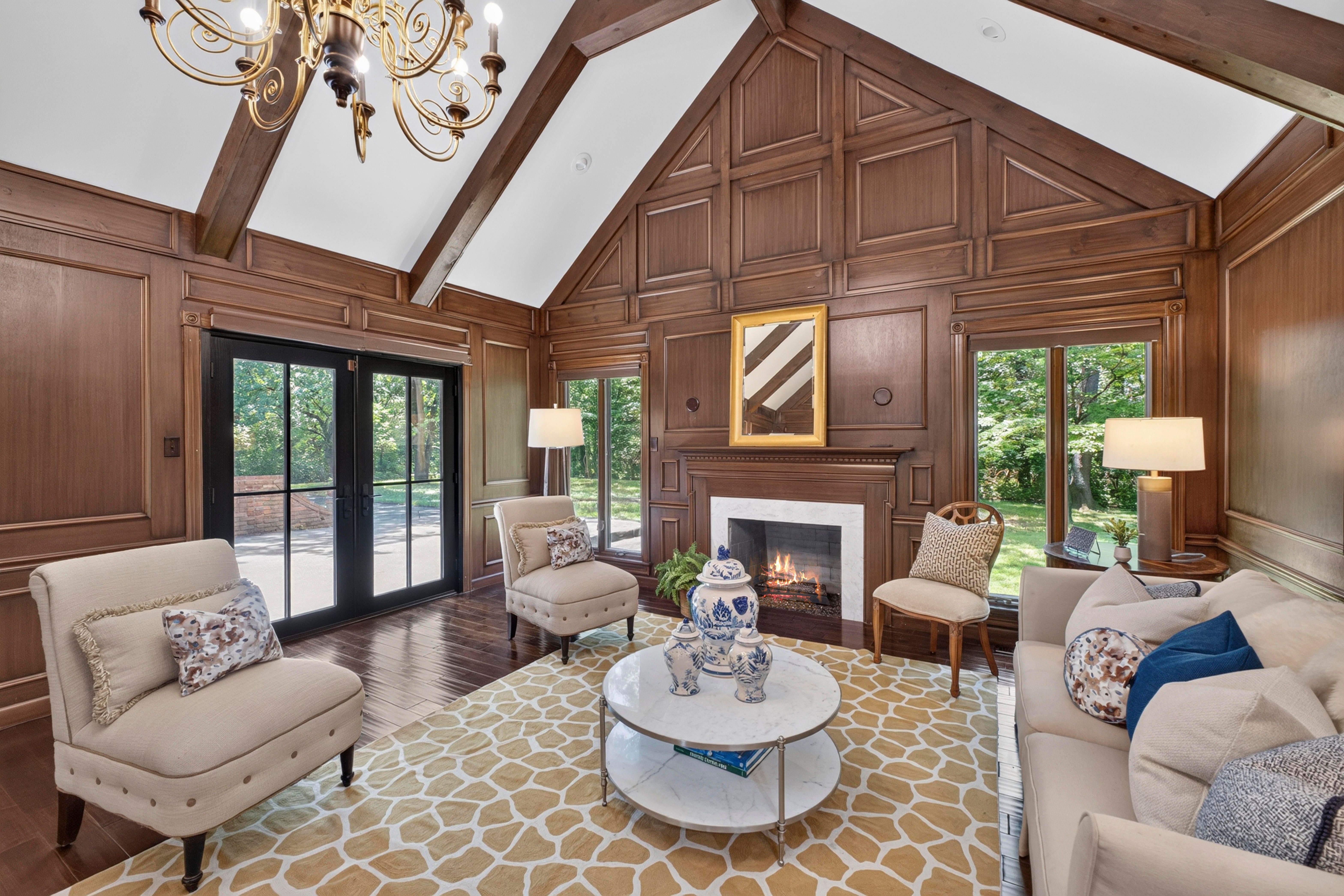  Elegant Brick Retreat on 1.5+ Acres with Modern Luxuries and Tranquil Living - 物件實景