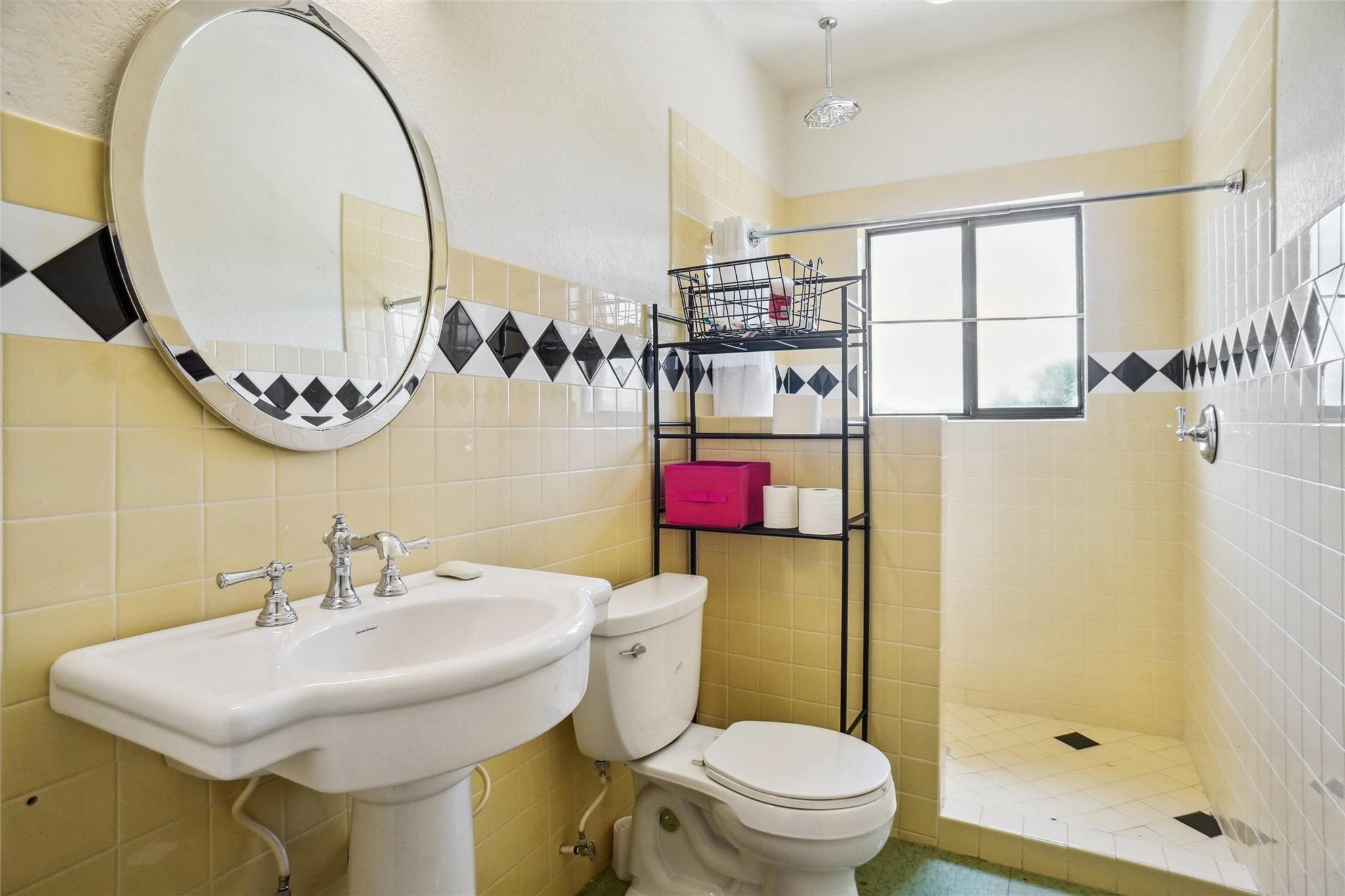 Decatur, Texas, 76234, United States, 7 Bedrooms Bedrooms, ,6 BathroomsBathrooms,Residential,For Sale,1976001