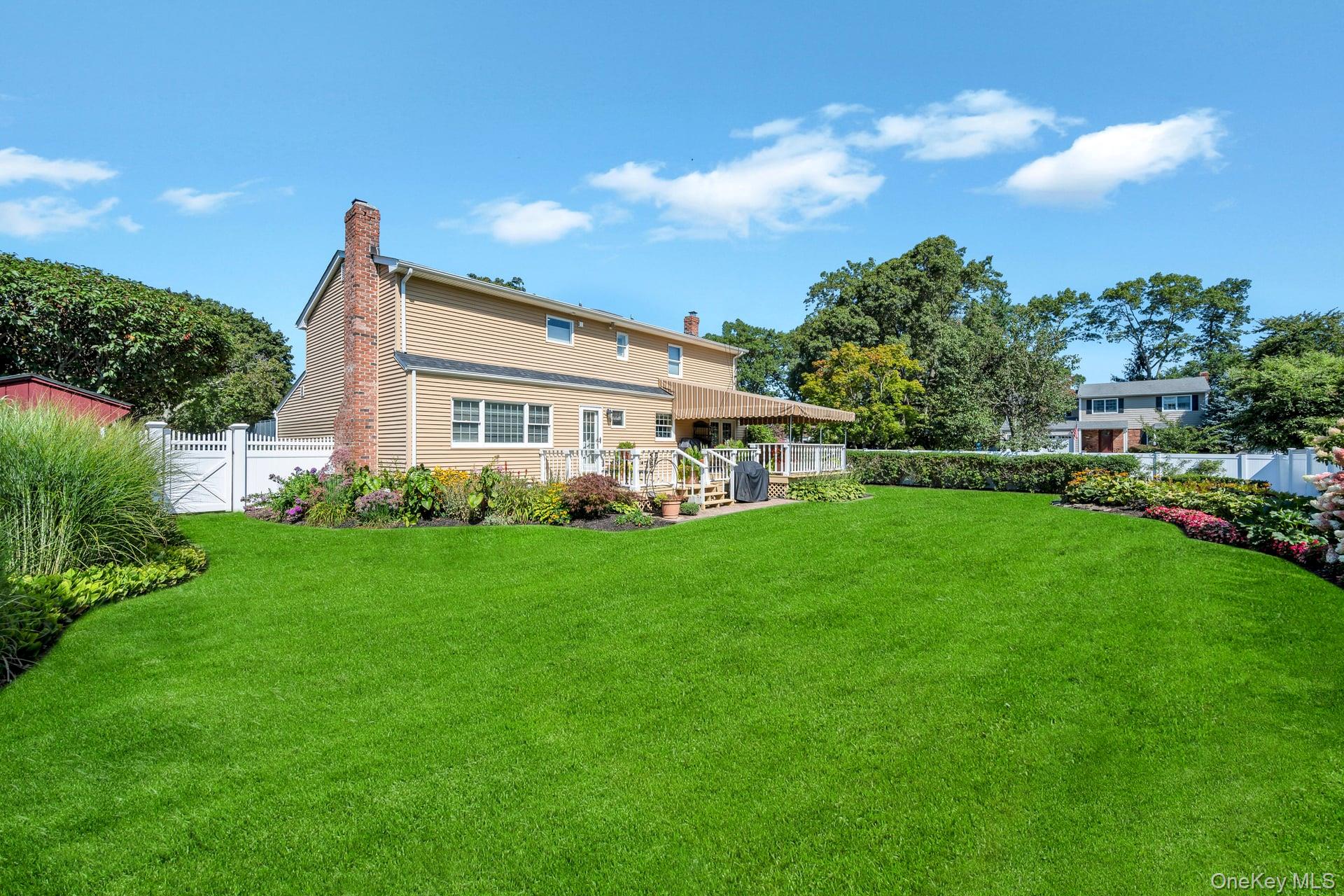 Hauppauge, New York, 11788, United States, 4 Bedrooms Bedrooms, ,3 BathroomsBathrooms,Residential,For Sale,1926093