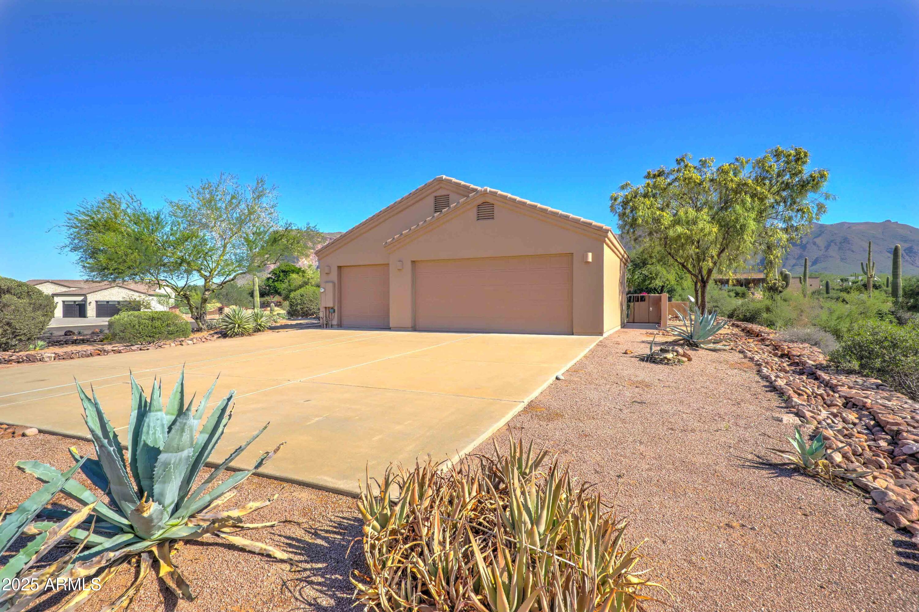 Gold Canyon, Arizona, 85119, United States, 3 Bedrooms Bedrooms, ,2 BathroomsBathrooms,Residential,For Sale,1992820