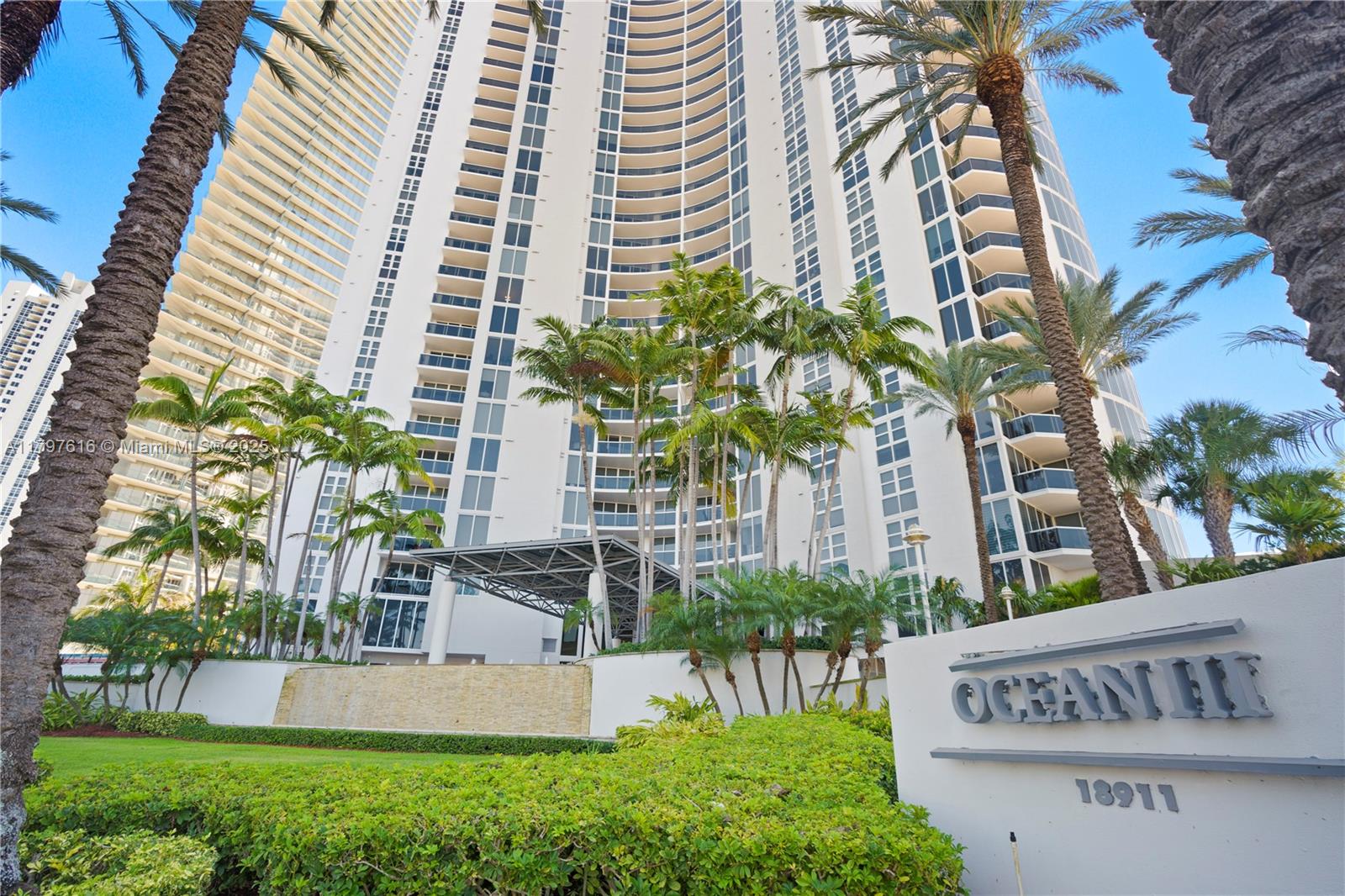 Sunny Isles Beach, Florida, 33160, United States, 3 Bedrooms Bedrooms, ,5 BathroomsBathrooms,Residential,For Sale,1796970