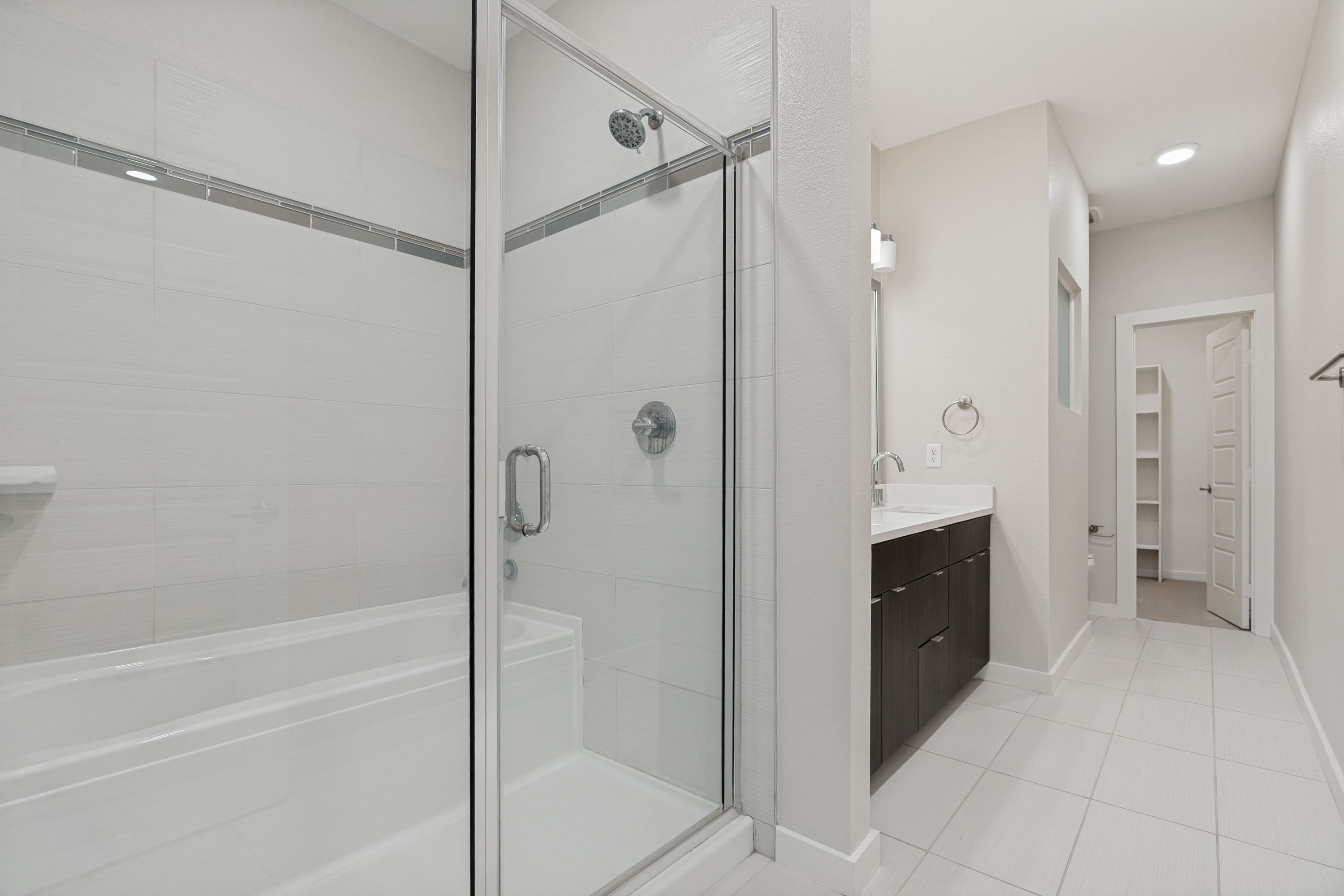 Welcome to this Beautifully Designed 3-bedroom, 2.5-bath Townhouse - 物件實景