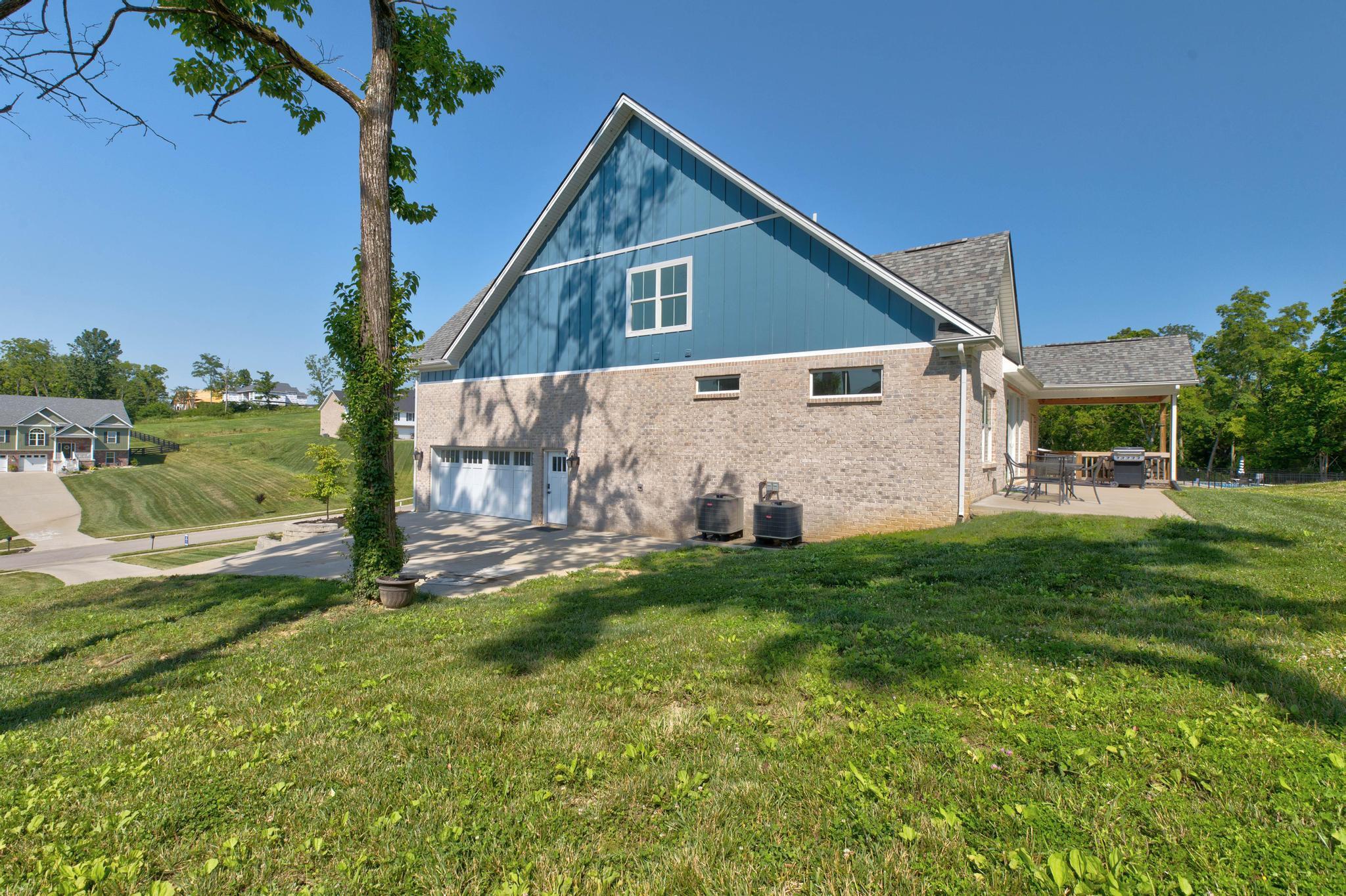 Richmond, Kentucky, 40475, United States, 4 Bedrooms Bedrooms, ,6 BathroomsBathrooms,Residential,For Sale,1971513