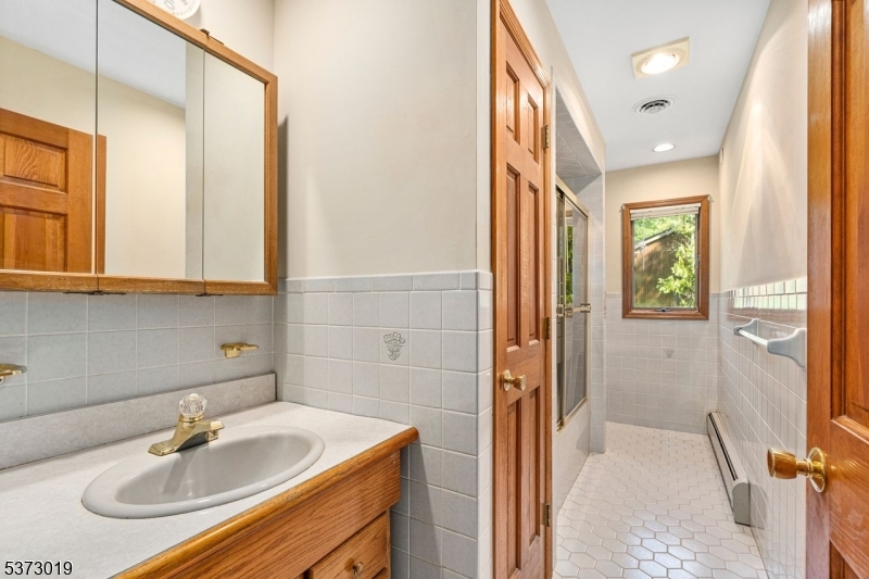 Blairstown Twp., New Jersey, 07832, United States, 3 Bedrooms Bedrooms, ,2 BathroomsBathrooms,Residential,For Sale,1898637