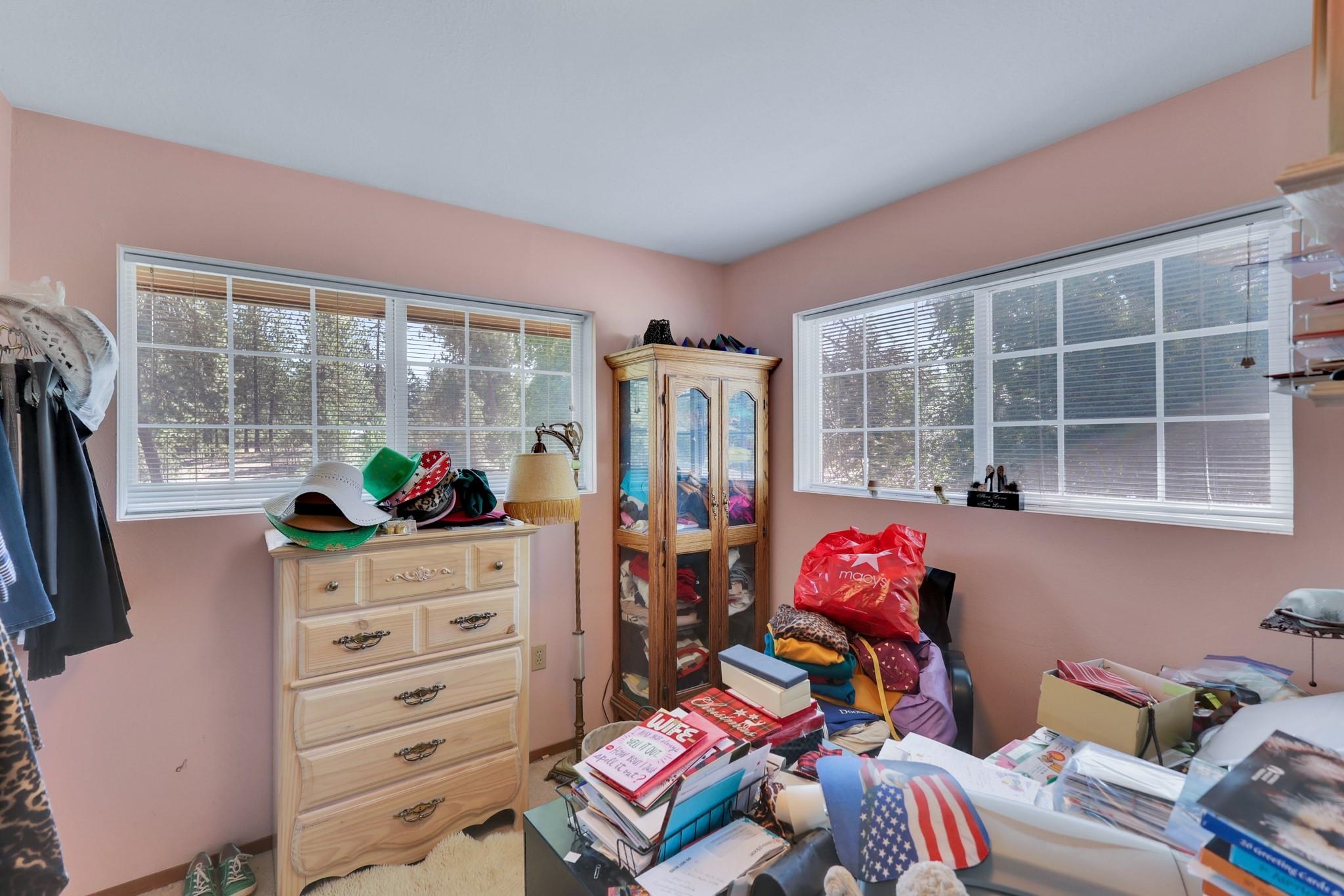 Medical Lake, Washington, 99022, United States, 5 Bedrooms Bedrooms, ,3 BathroomsBathrooms,Residential,For Sale,1901495