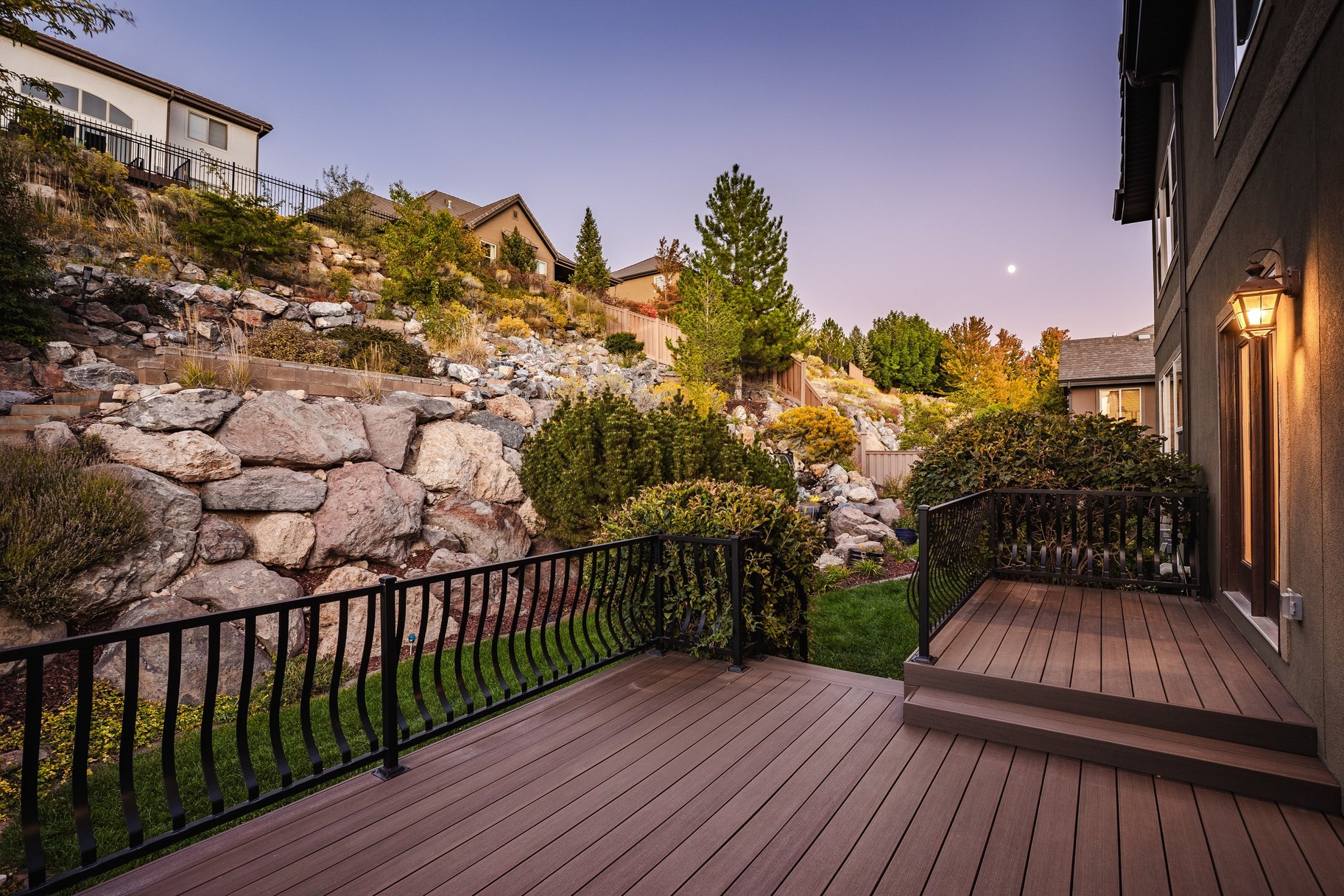  Nearly 7,000 Square Feet with a Stunning Backyard Water Feature - 物件實景