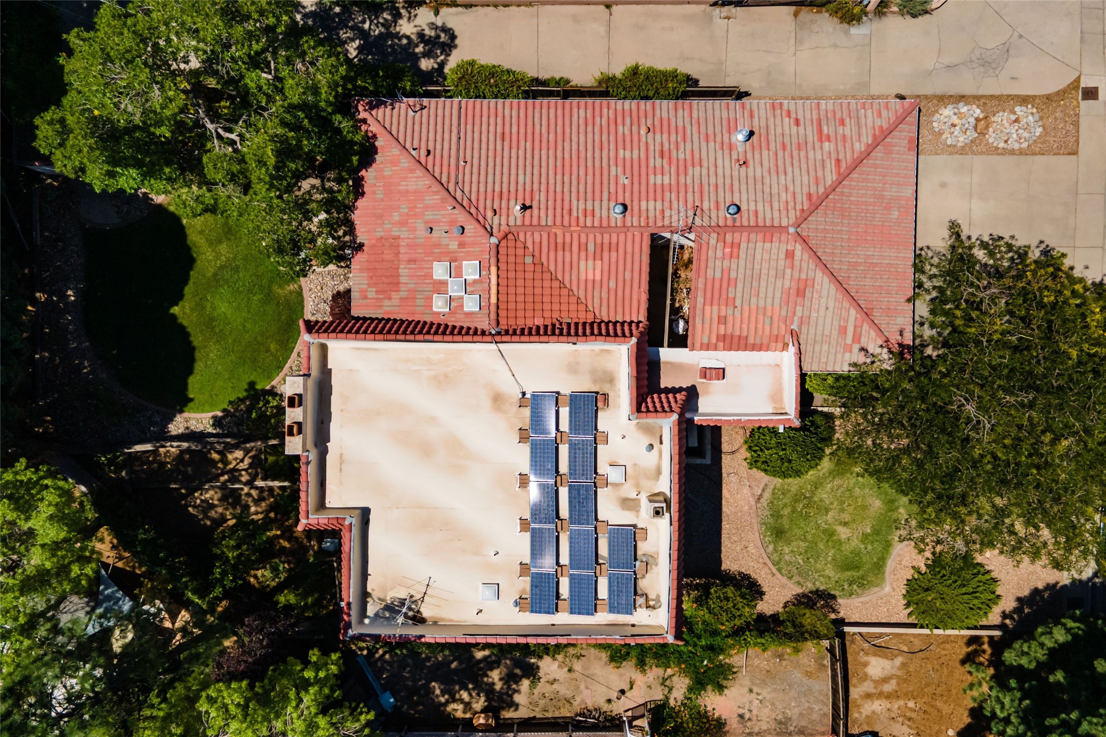  2532 Harold Place NE - 物件實景