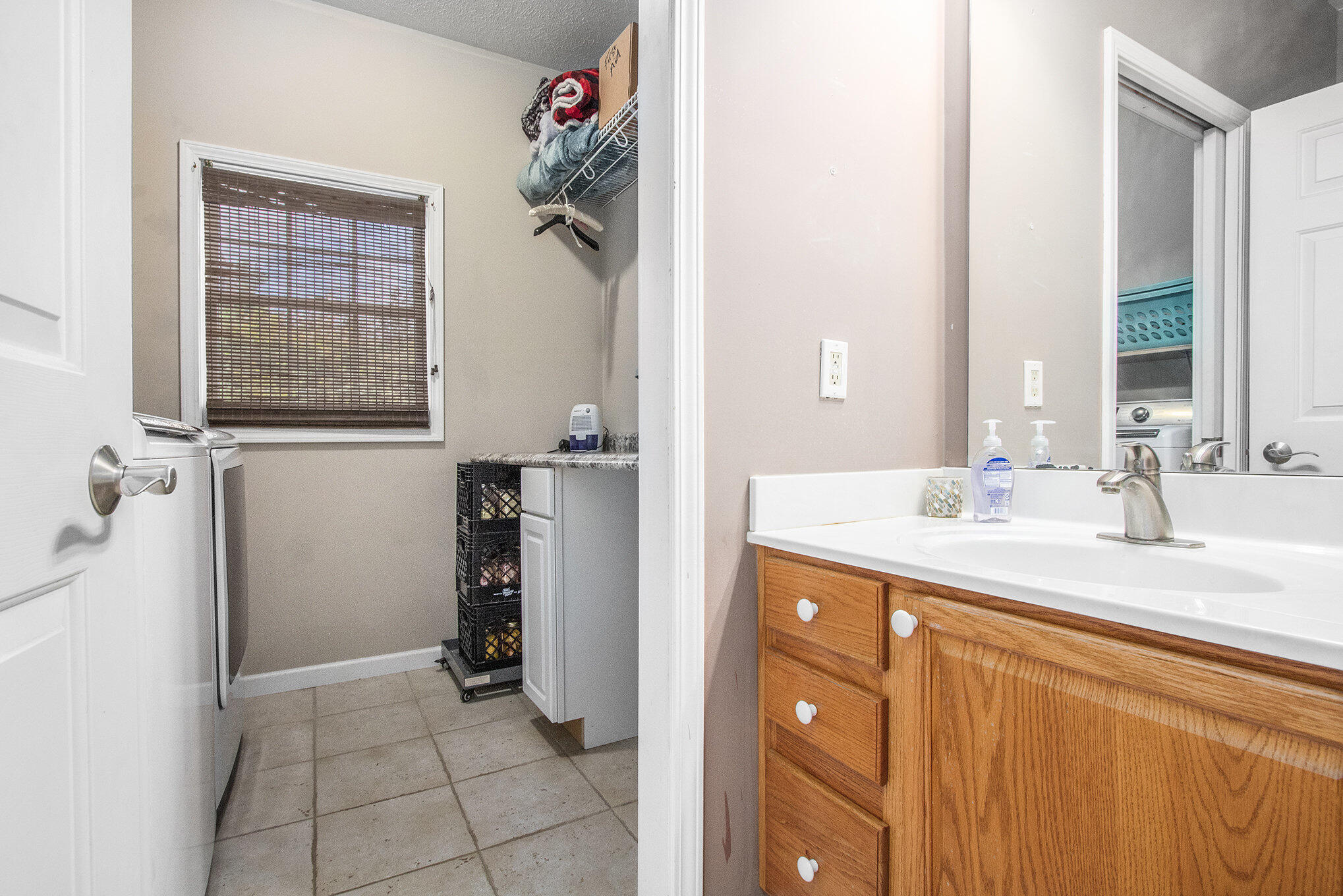 Edwardsburg, Michigan, 49112, United States, 6 Bedrooms Bedrooms, ,4 BathroomsBathrooms,Residential,For Sale,1940260