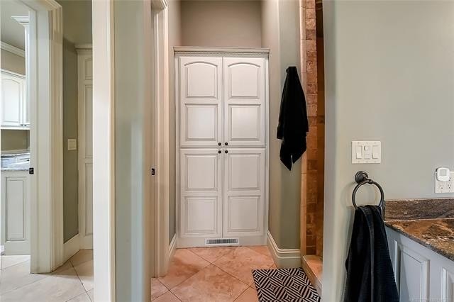 Tahlequah, Oklahoma, 74464, United States, 5 Bedrooms Bedrooms, ,5 BathroomsBathrooms,Residential,For Sale,1987377