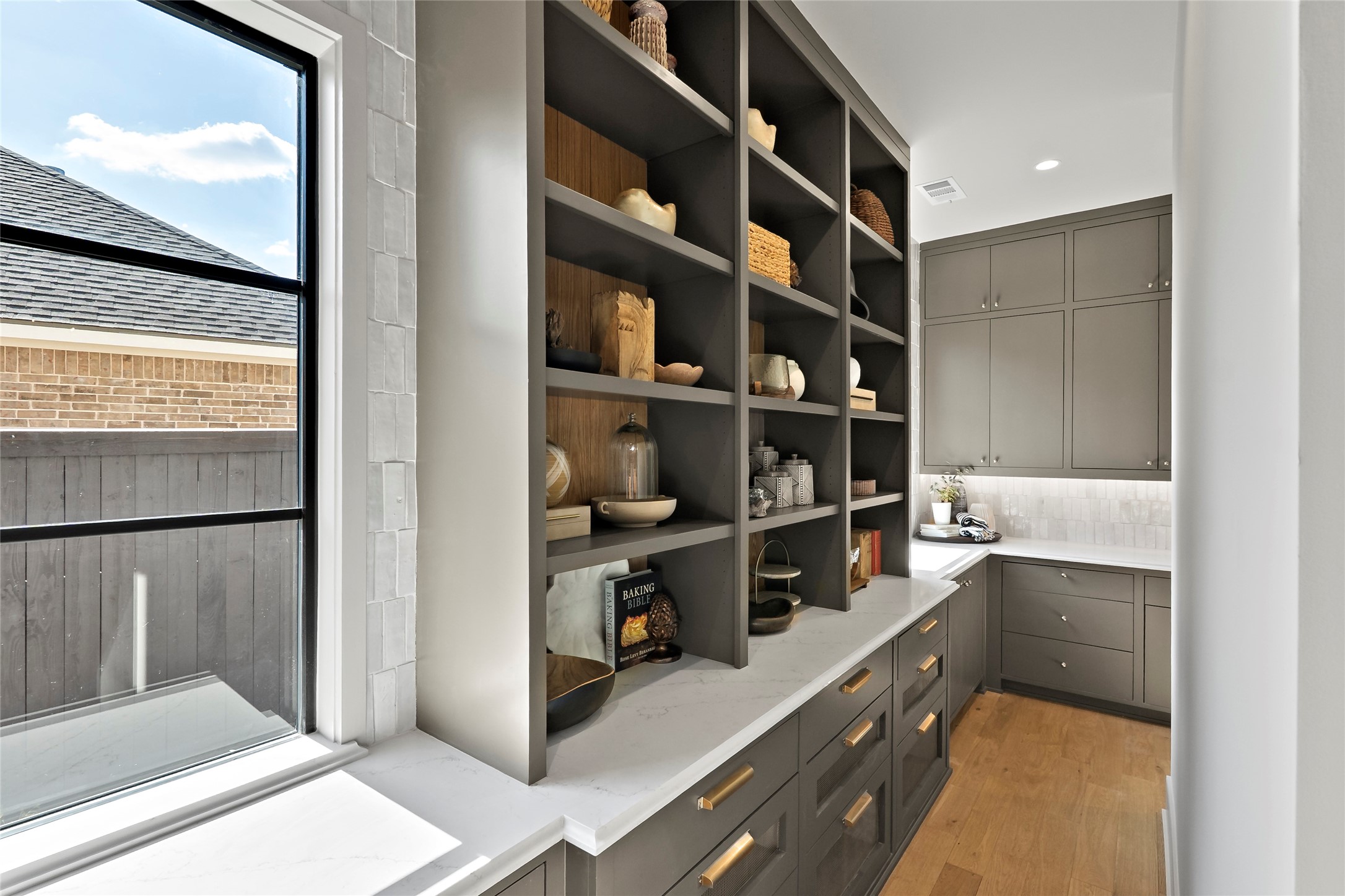 Bryan, Texas, 77807, United States, 3 Bedrooms Bedrooms, ,4 BathroomsBathrooms,Residential,For Sale,1986522