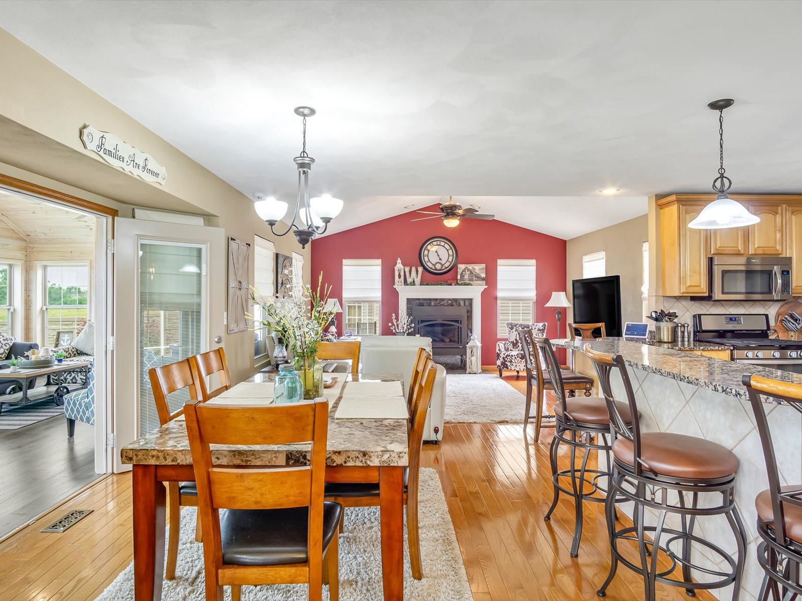 Swansea, Illinois, 62226, United States, 4 Bedrooms Bedrooms, ,4 BathroomsBathrooms,Residential,For Sale,1863975