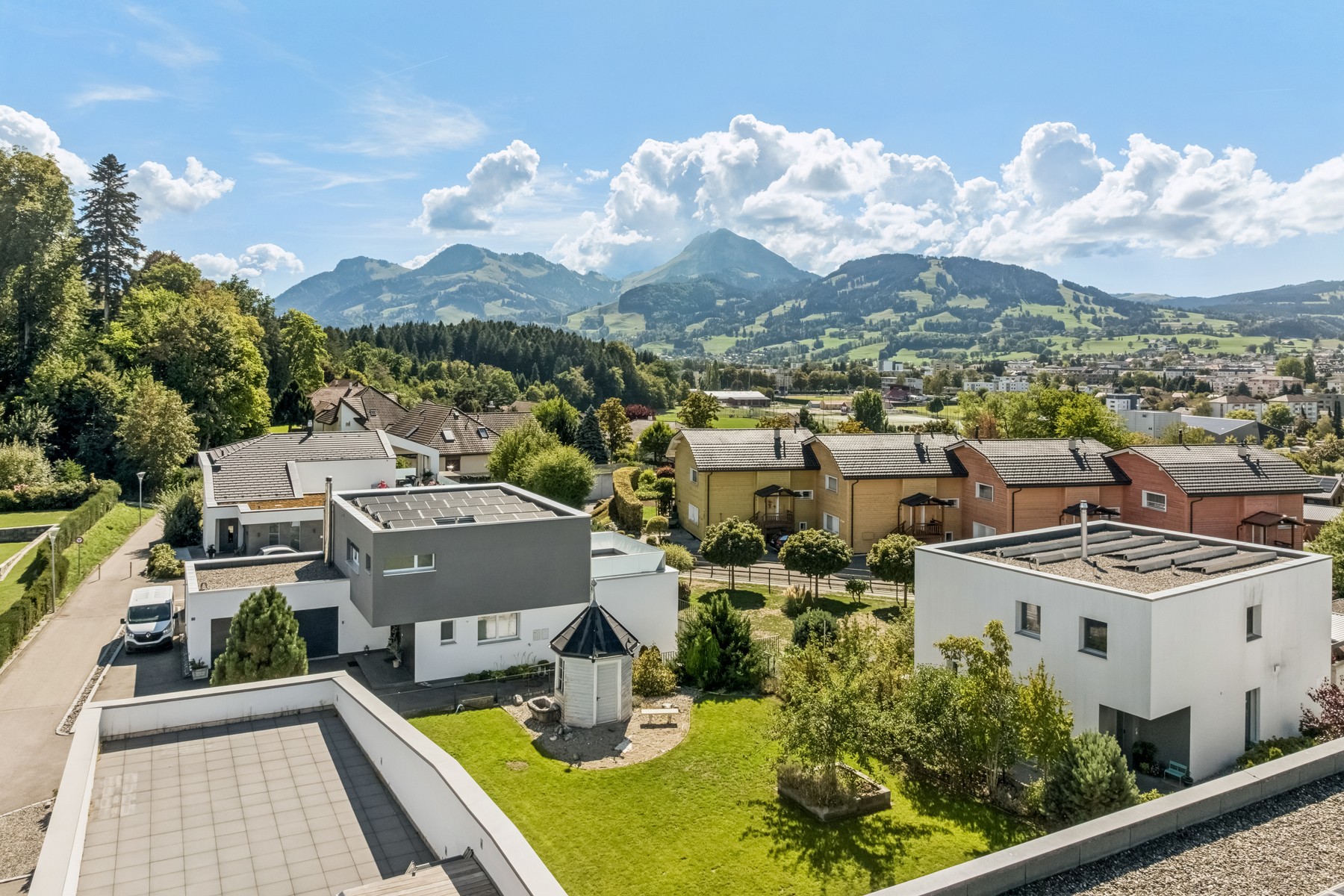  Exceptional property just outside downtown Bulle - 物件實景