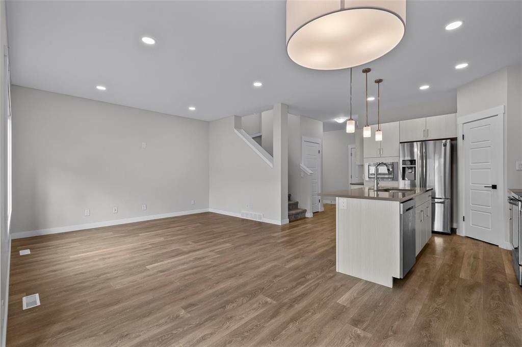 WINNIPEG, Manitoba, R2V 5C8, CA, 3 Bedrooms Bedrooms, ,2 BathroomsBathrooms,Residential,For Sale,1947801